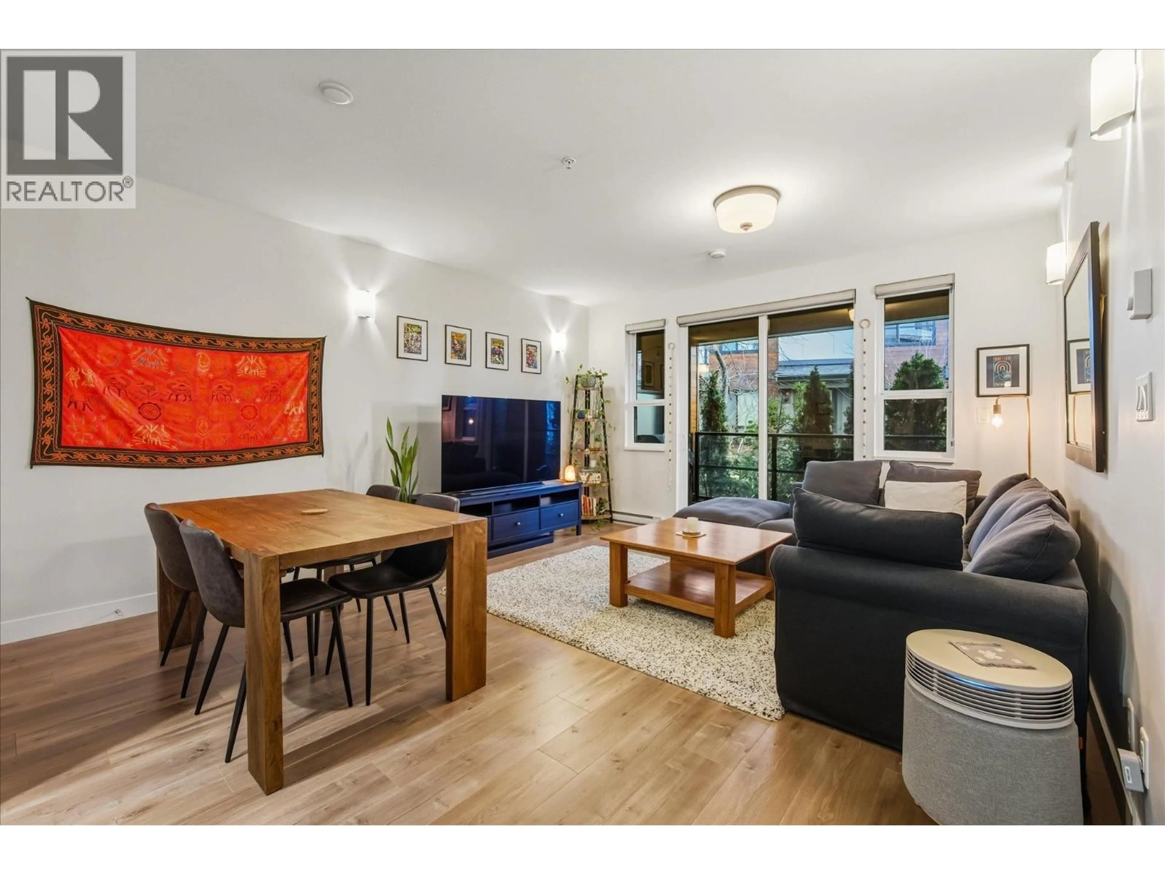 Living room with furniture, wood/laminate floor for 83 - 1188 MAIN STREET, Squamish British Columbia V8B0Z3