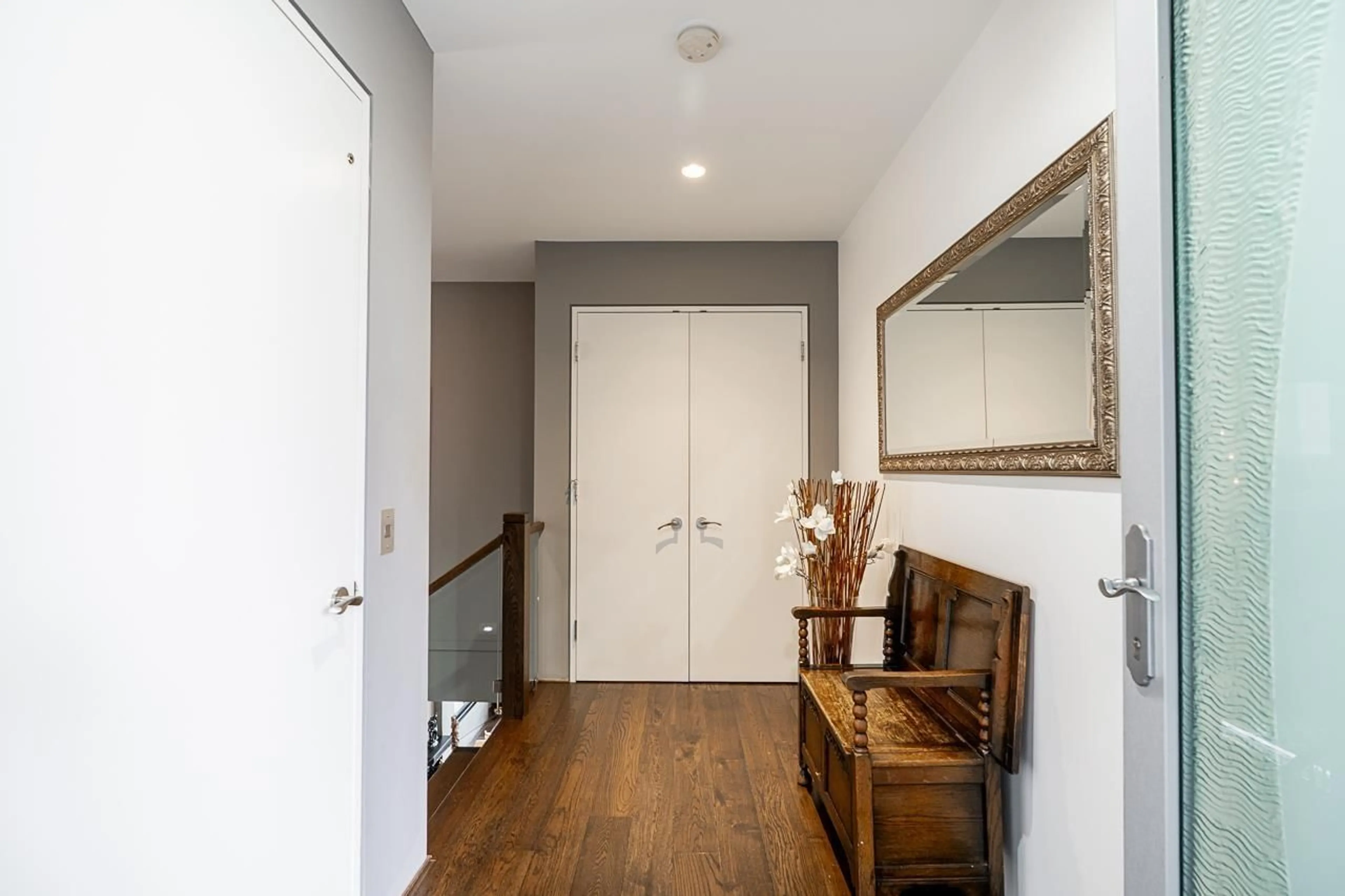 Indoor entryway for 14976 BEACHVIEW AVENUE, White Rock British Columbia V4B1P1