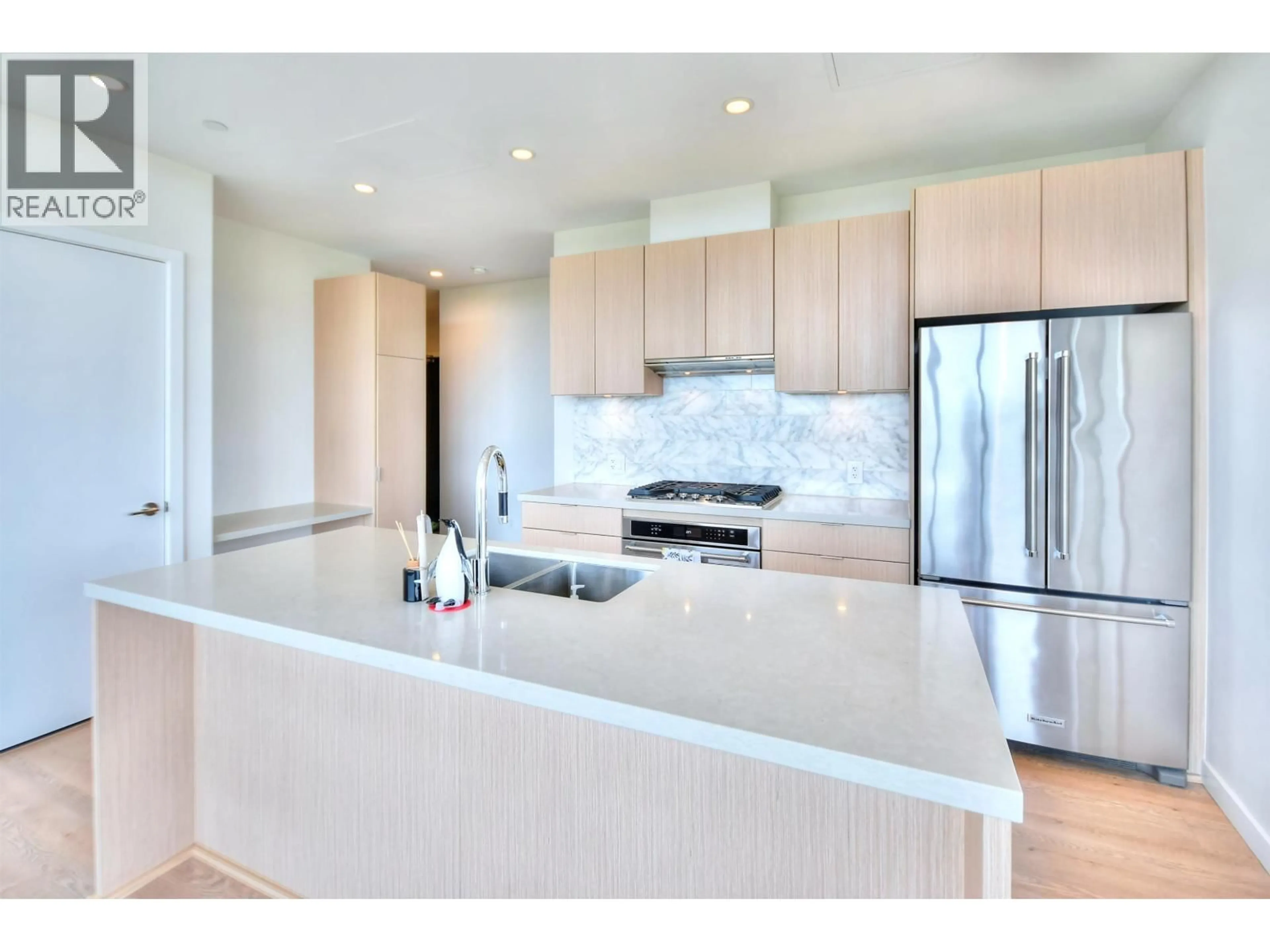 Open concept kitchen, ceramic/tile floor for 2802 - 530 WHITING WAY, Coquitlam British Columbia V3J0J4