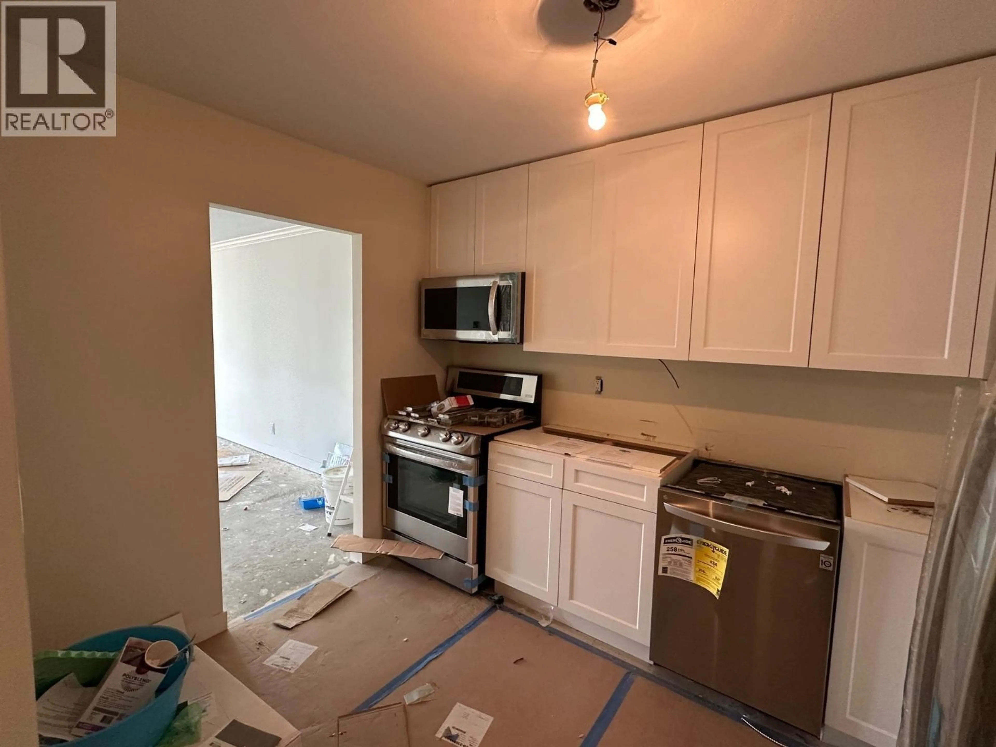 Standard kitchen, unknown for 401 - 710 SEVENTH AVENUE, New Westminster British Columbia V3M5V3