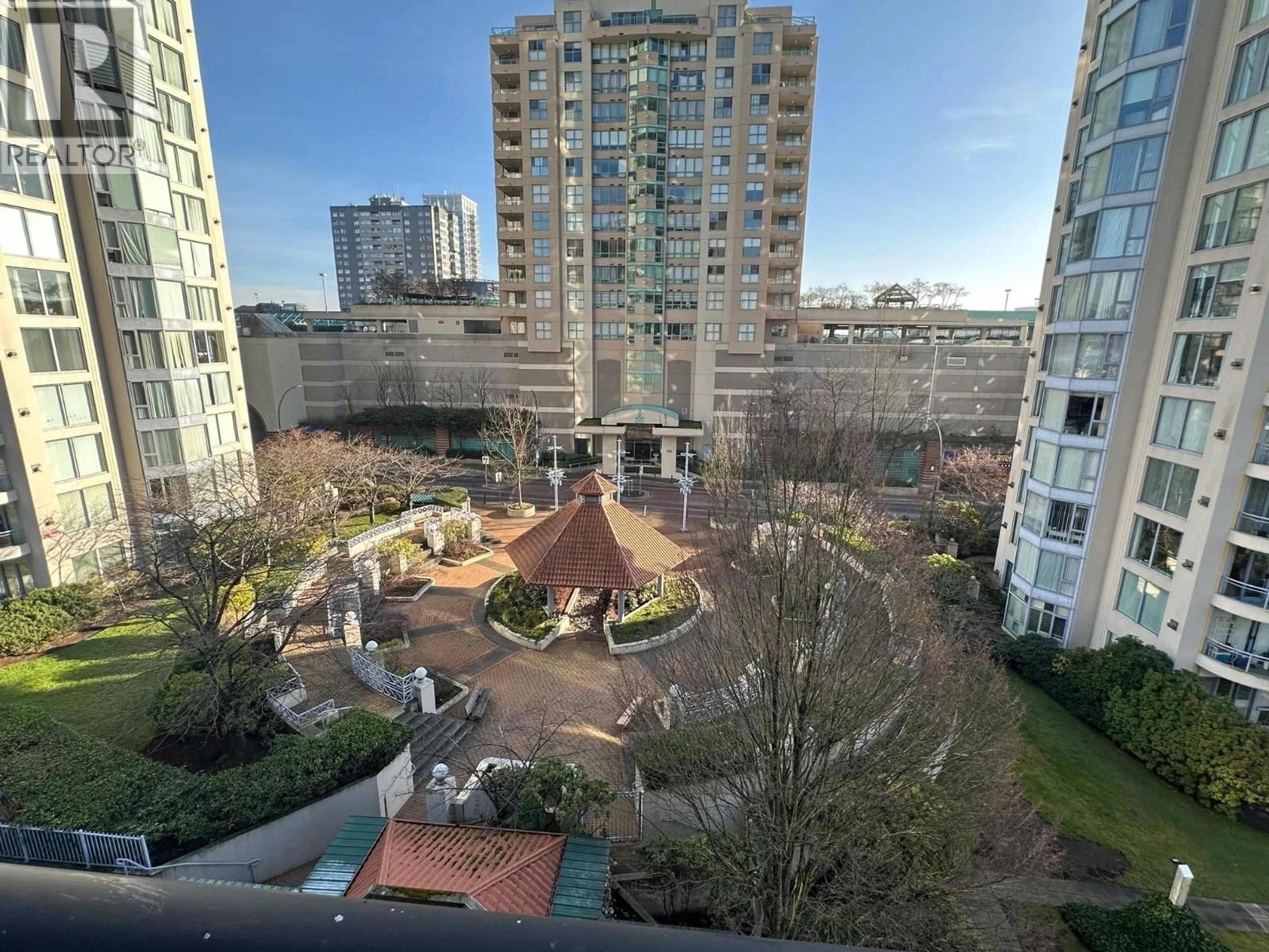 A pic from outside/outdoor area/front of a property/back of a property/a pic from drone, city buildings view from balcony for 401 - 710 SEVENTH AVENUE, New Westminster British Columbia V3M5V3