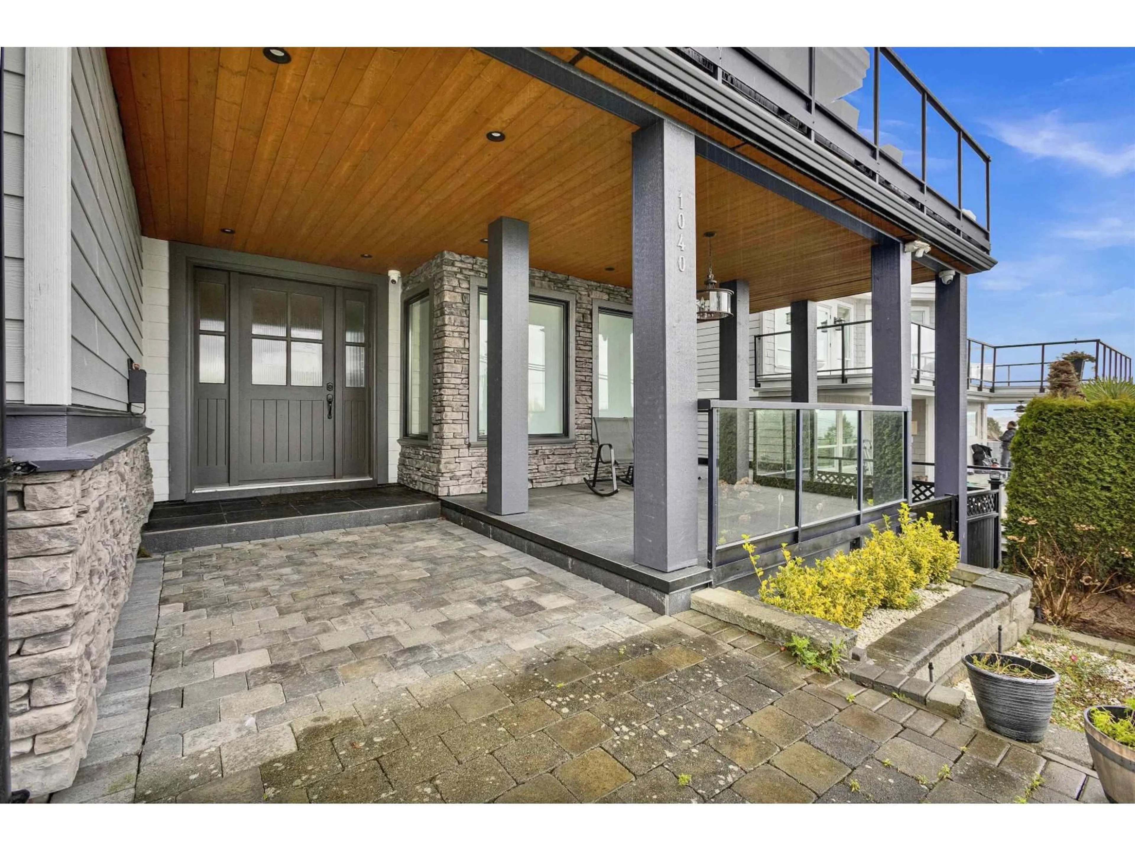 Indoor entryway for 1040 LEE STREET, White Rock British Columbia V4B4P1