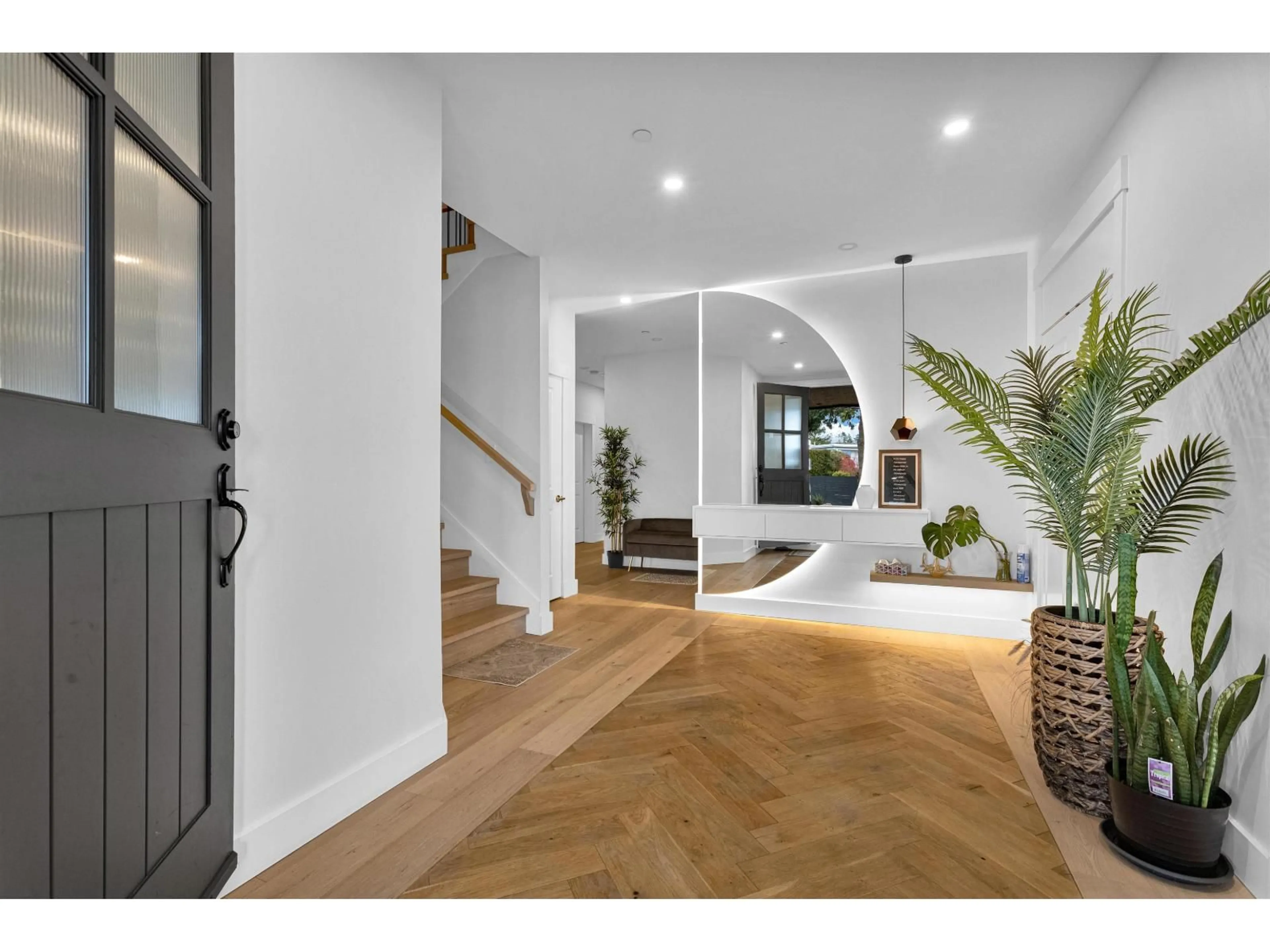 Indoor entryway for 1040 LEE STREET, White Rock British Columbia V4B4P1