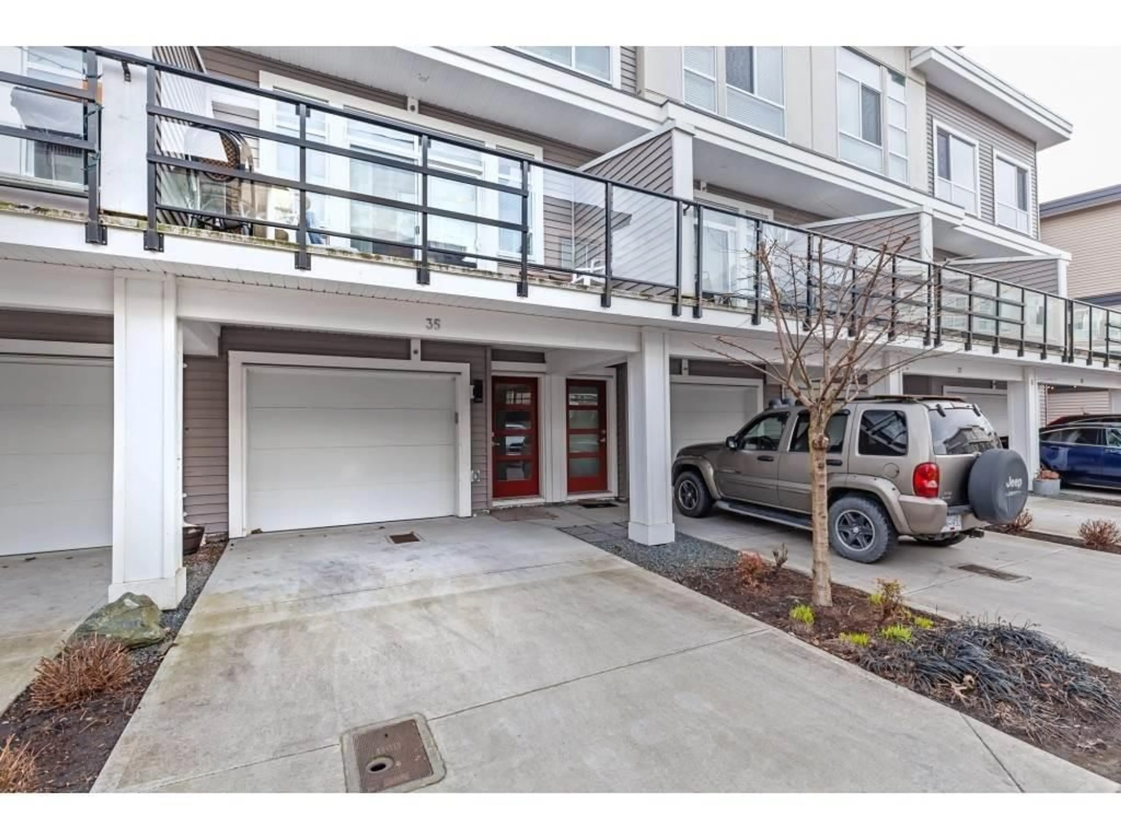 Indoor garage for 35 - 8413 MIDTOWN WAY, Chilliwack British Columbia V2P0G7