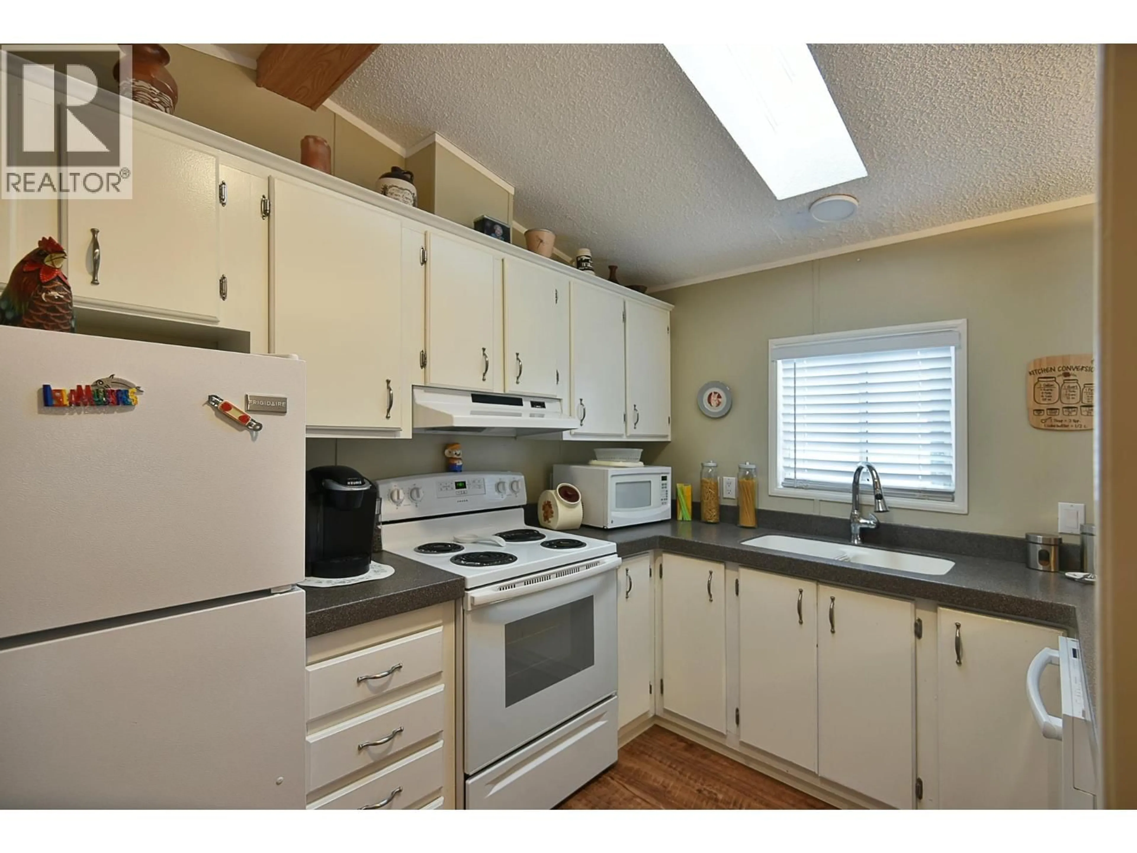 Standard kitchen, unknown for 12 - 5575 MASON ROAD, Sechelt British Columbia V7Z0K9
