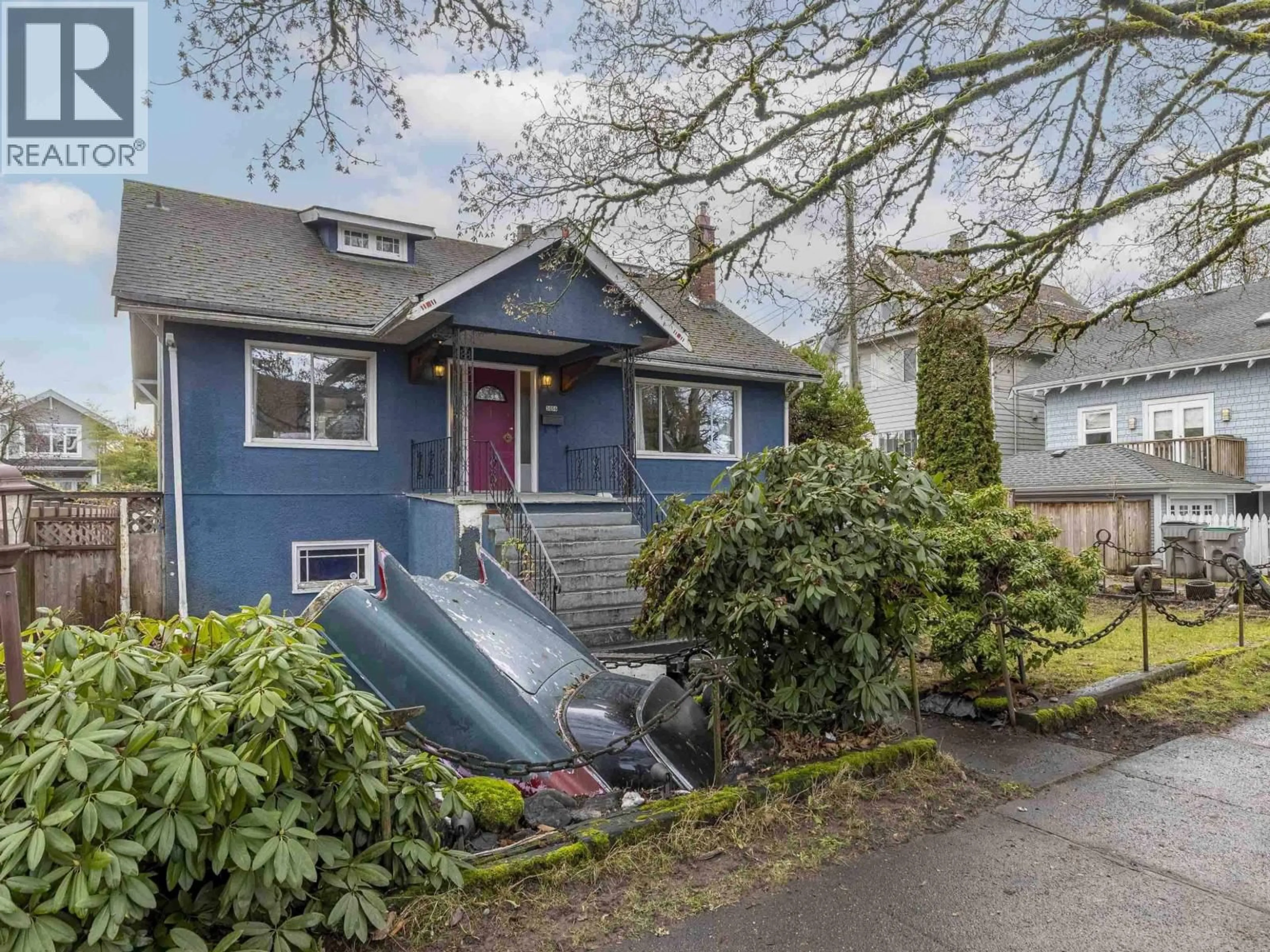 Home with vinyl exterior material, street for 3056 6TH AVENUE, Vancouver British Columbia V6K1X3
