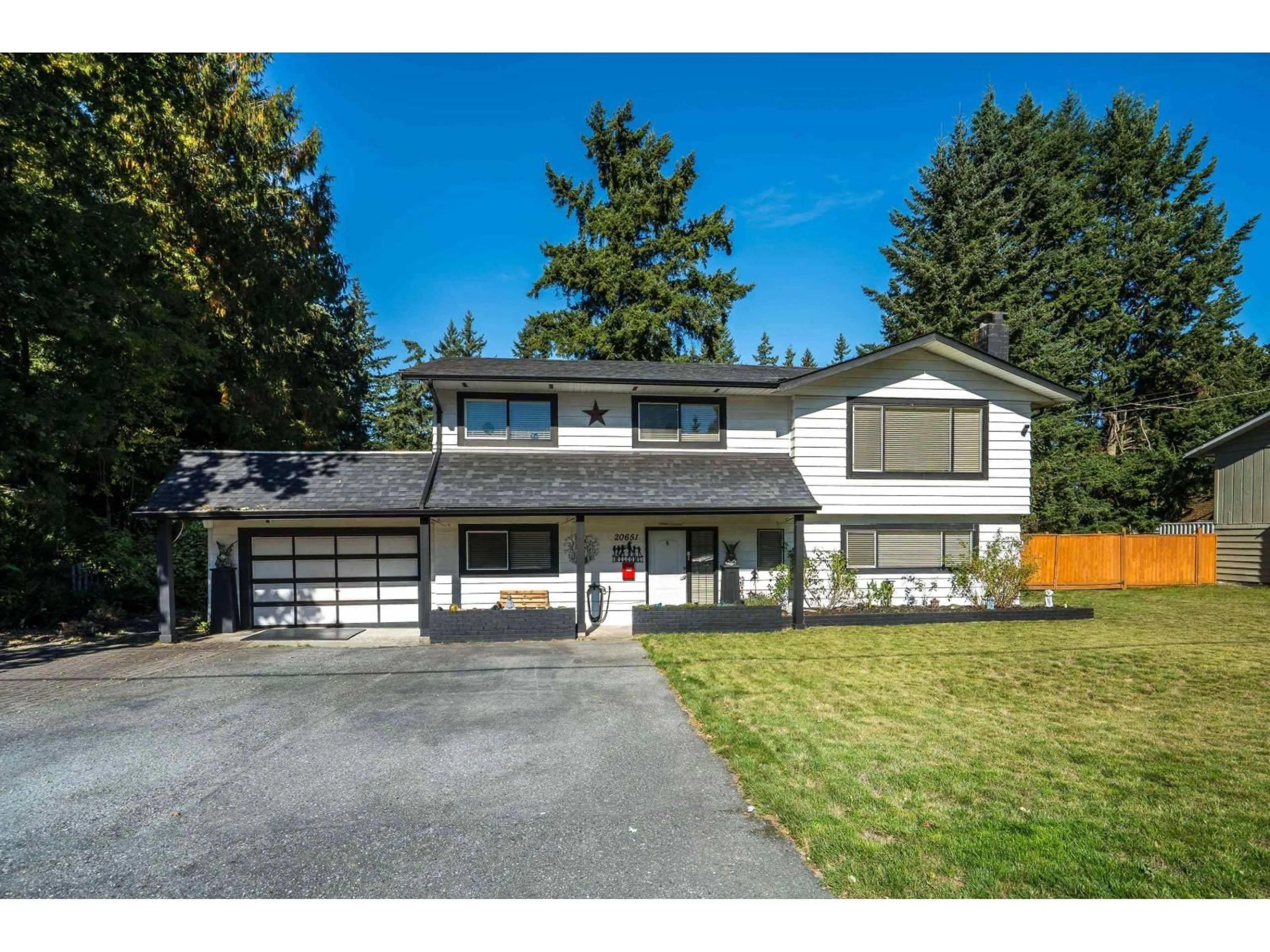 Home with vinyl exterior material, street for 20651 44 AVENUE, Langley British Columbia V3A3E5