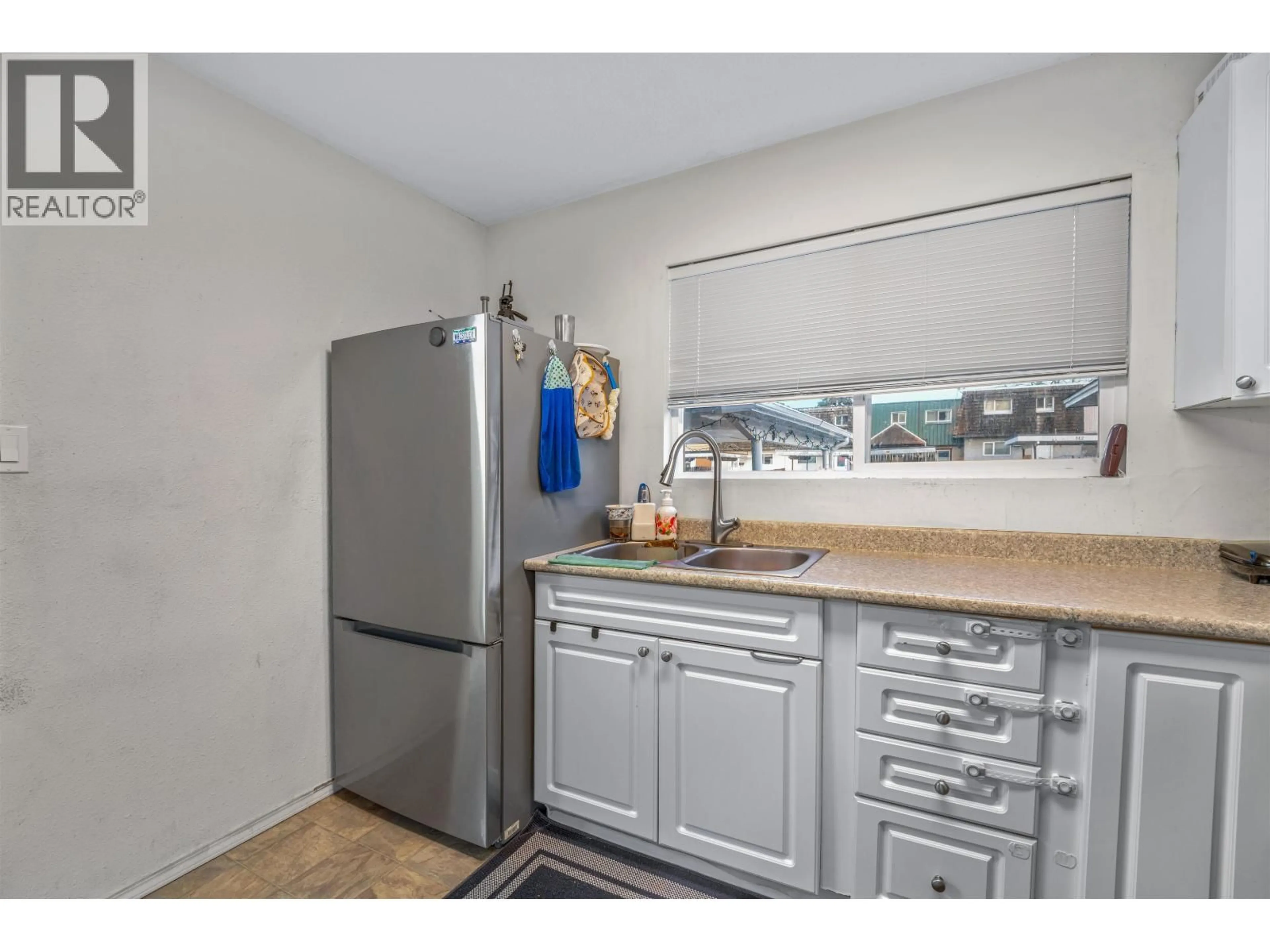 Standard kitchen, unknown for 517 BEECH CRESCENT, Prince George British Columbia V2N1L2