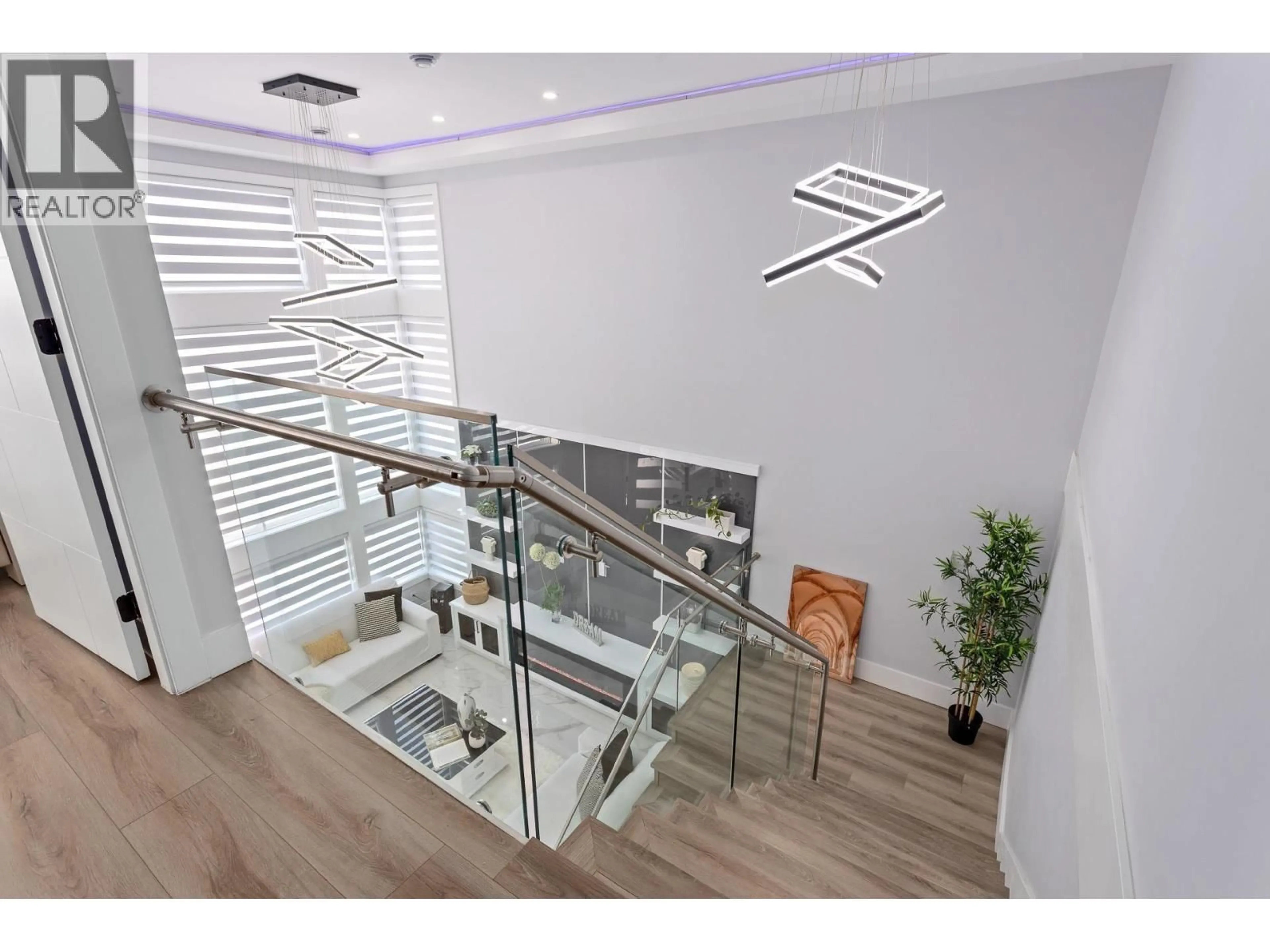 Indoor foyer for 836 MACINTOSH STREET, Coquitlam British Columbia V3J4Z2