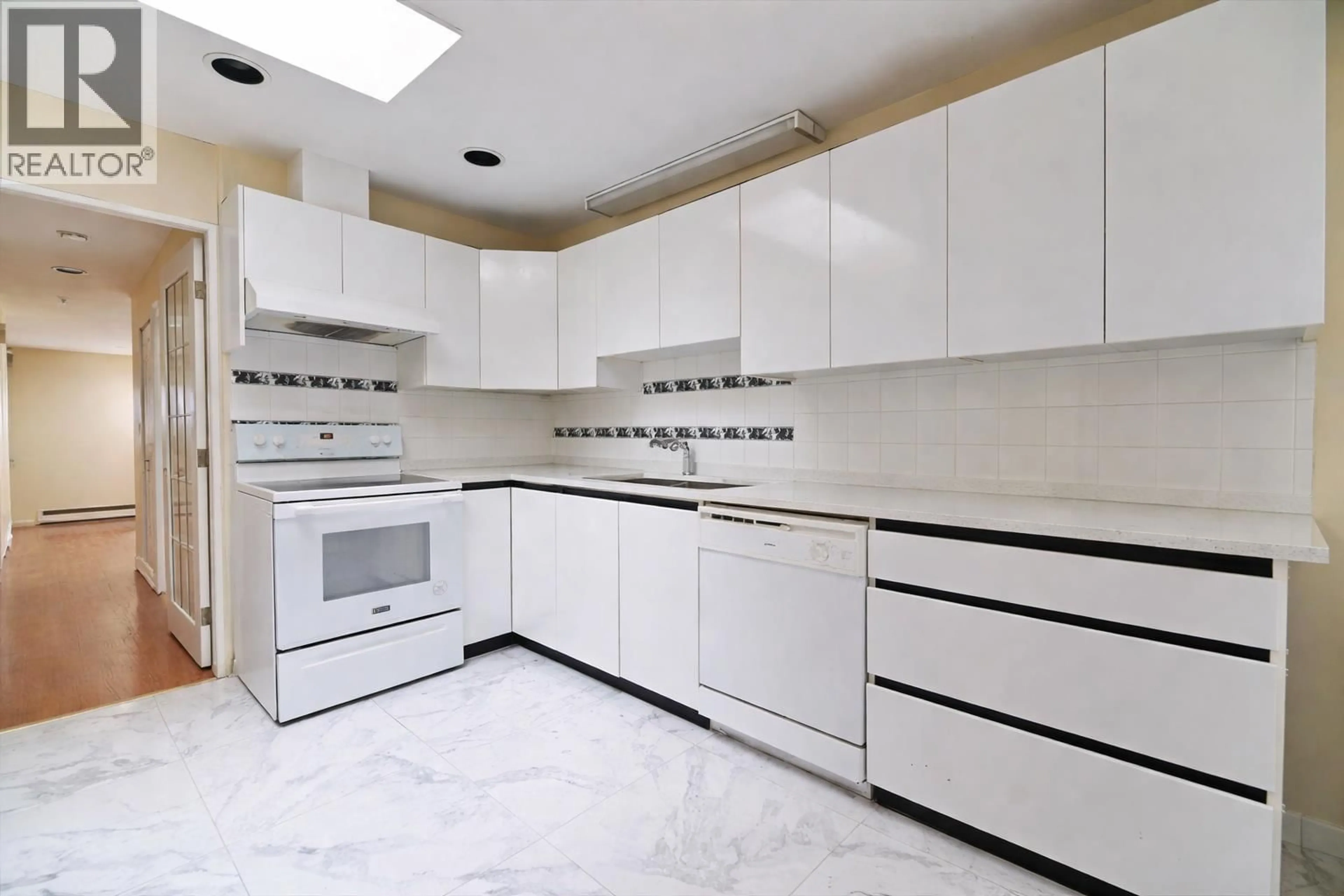 Standard kitchen, ceramic/tile floor for 7138 FRASER STREET, Vancouver British Columbia V5X3V7