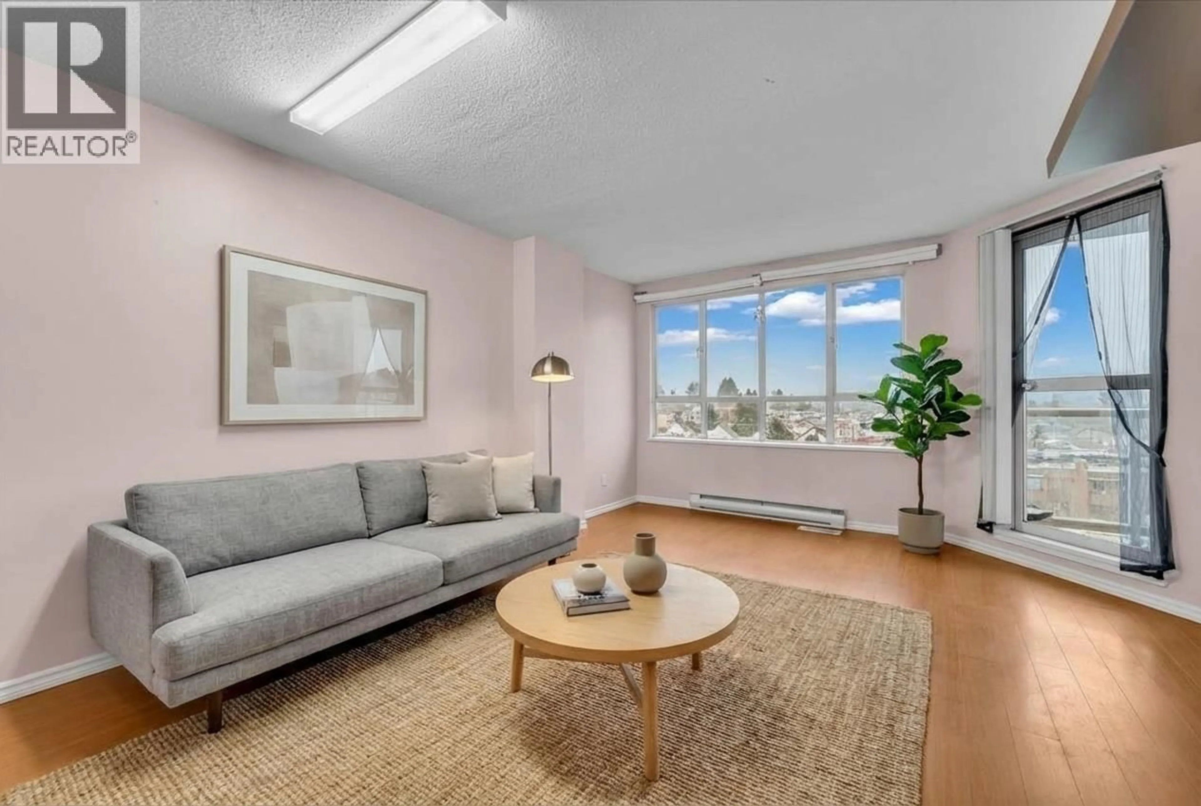 Living room with furniture, unknown for 910 - 3489 ASCOT PLACE, Vancouver British Columbia V5R6B6