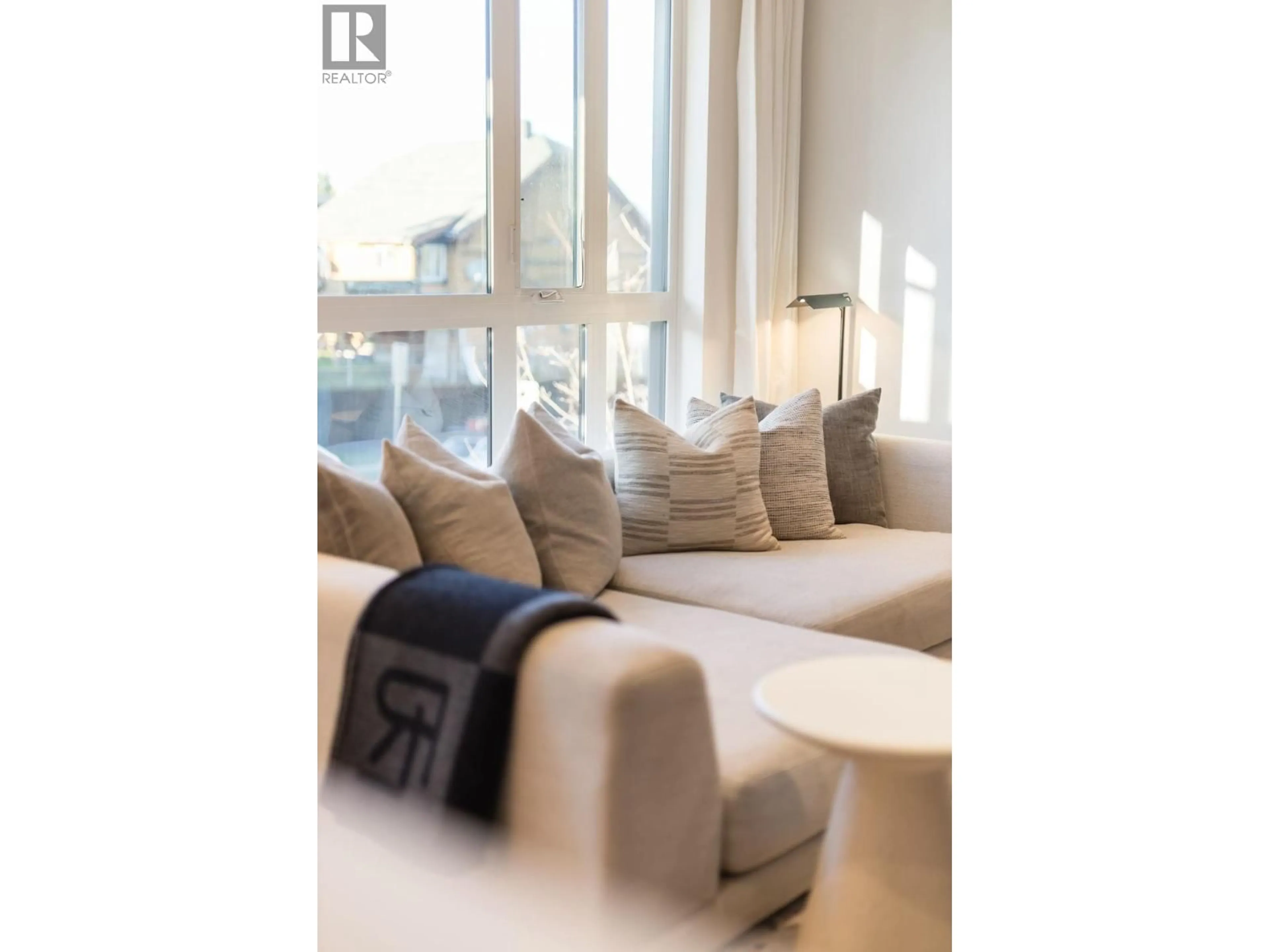 Unknown for 3914 DUMFRIES STREET, Vancouver British Columbia V5N0J1