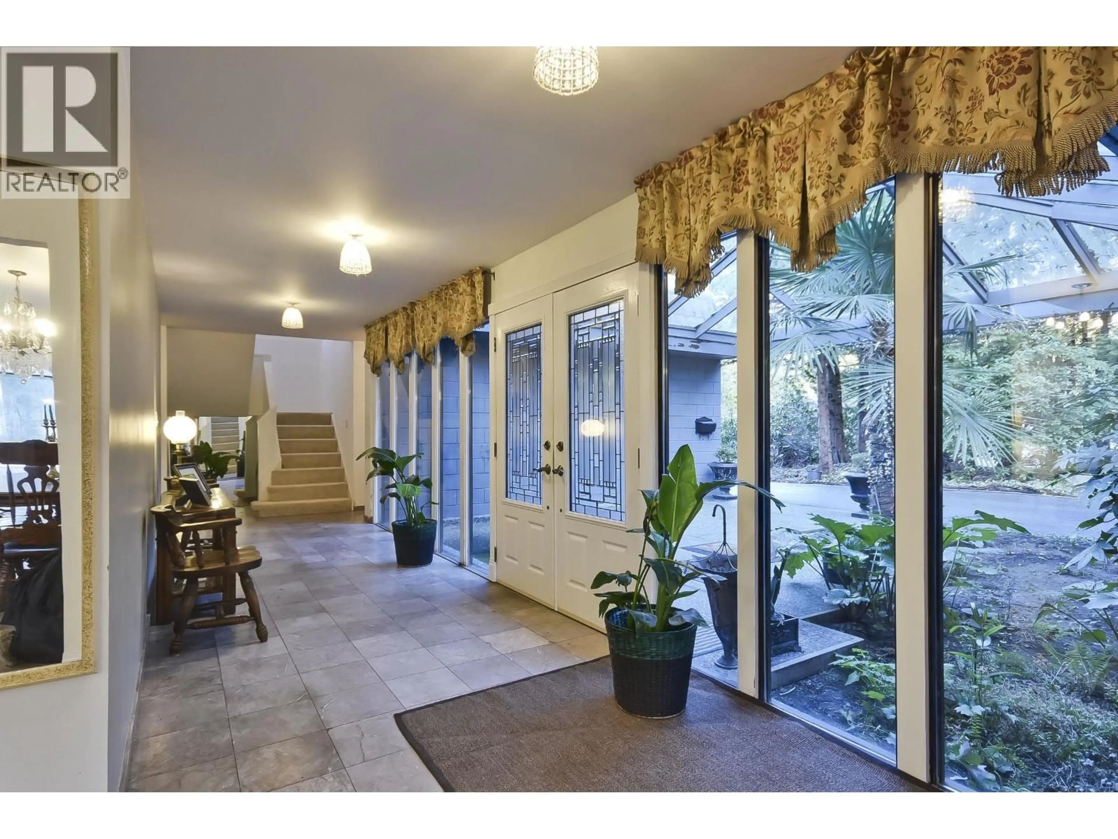 Indoor foyer for 4943 CLIFF DRIVE, Delta British Columbia V4M2C2