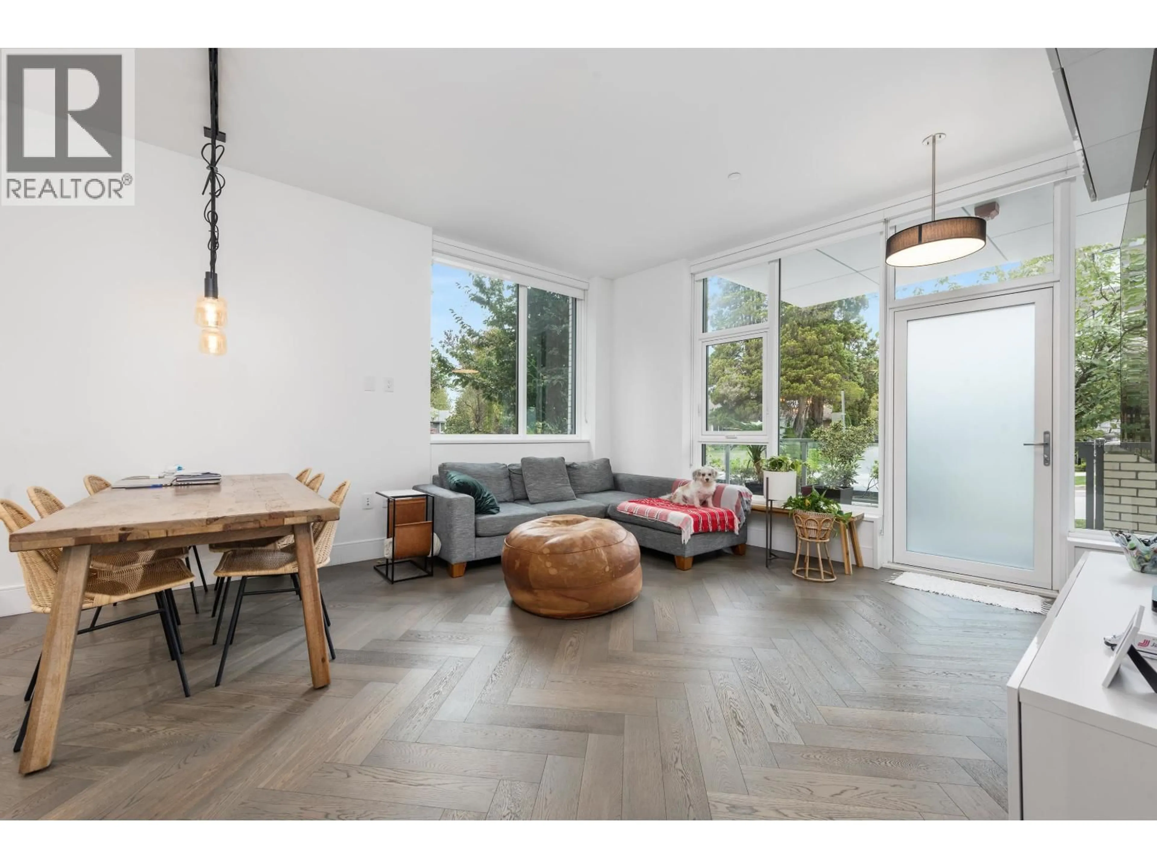 Living room with furniture, unknown for 528 30TH AVENUE, Vancouver British Columbia V5Z2Z1