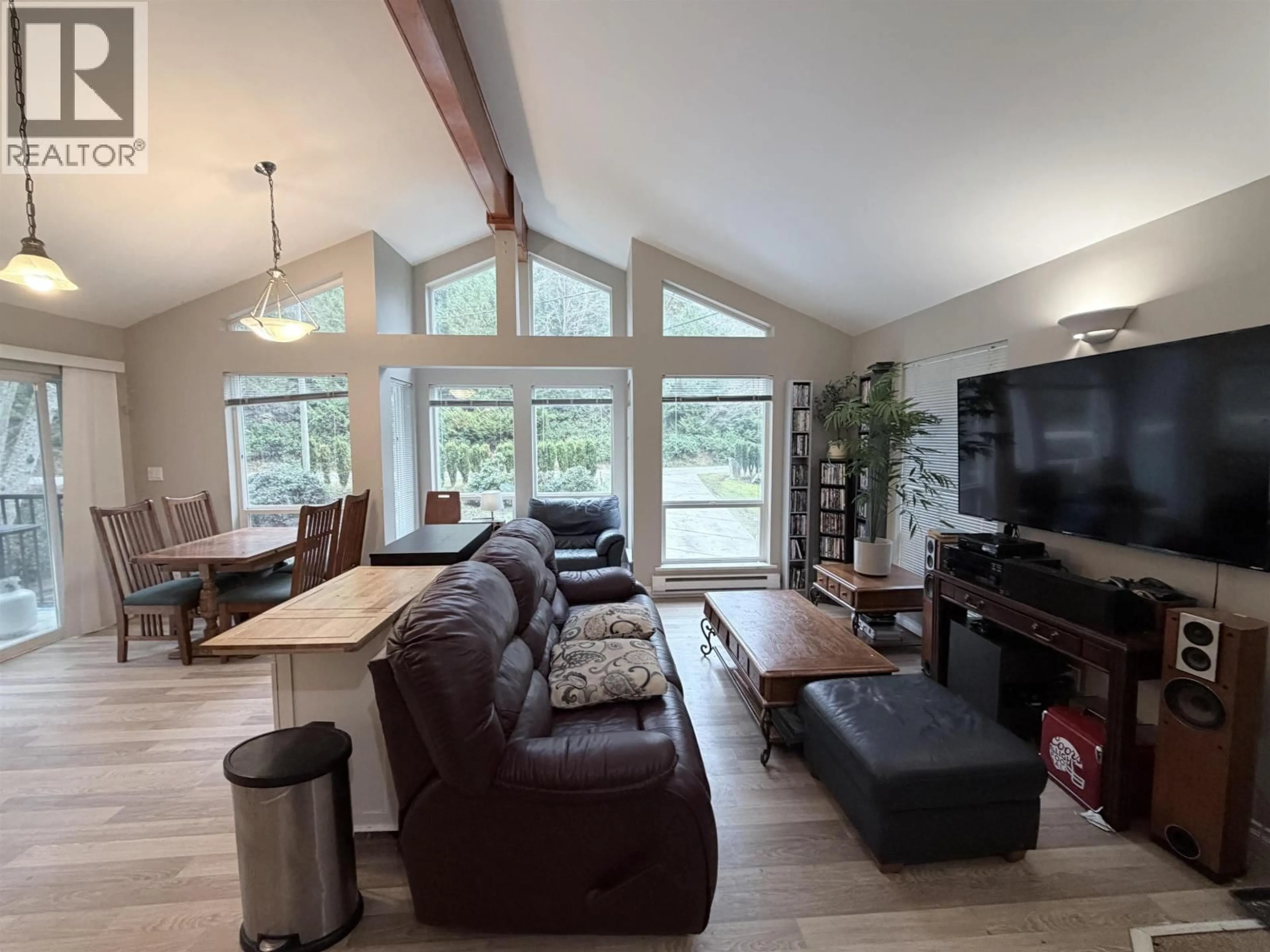 Living room with furniture, wood/laminate floor for 5565 RILEY ROAD, Halfmoon Bay British Columbia V7Z1B6