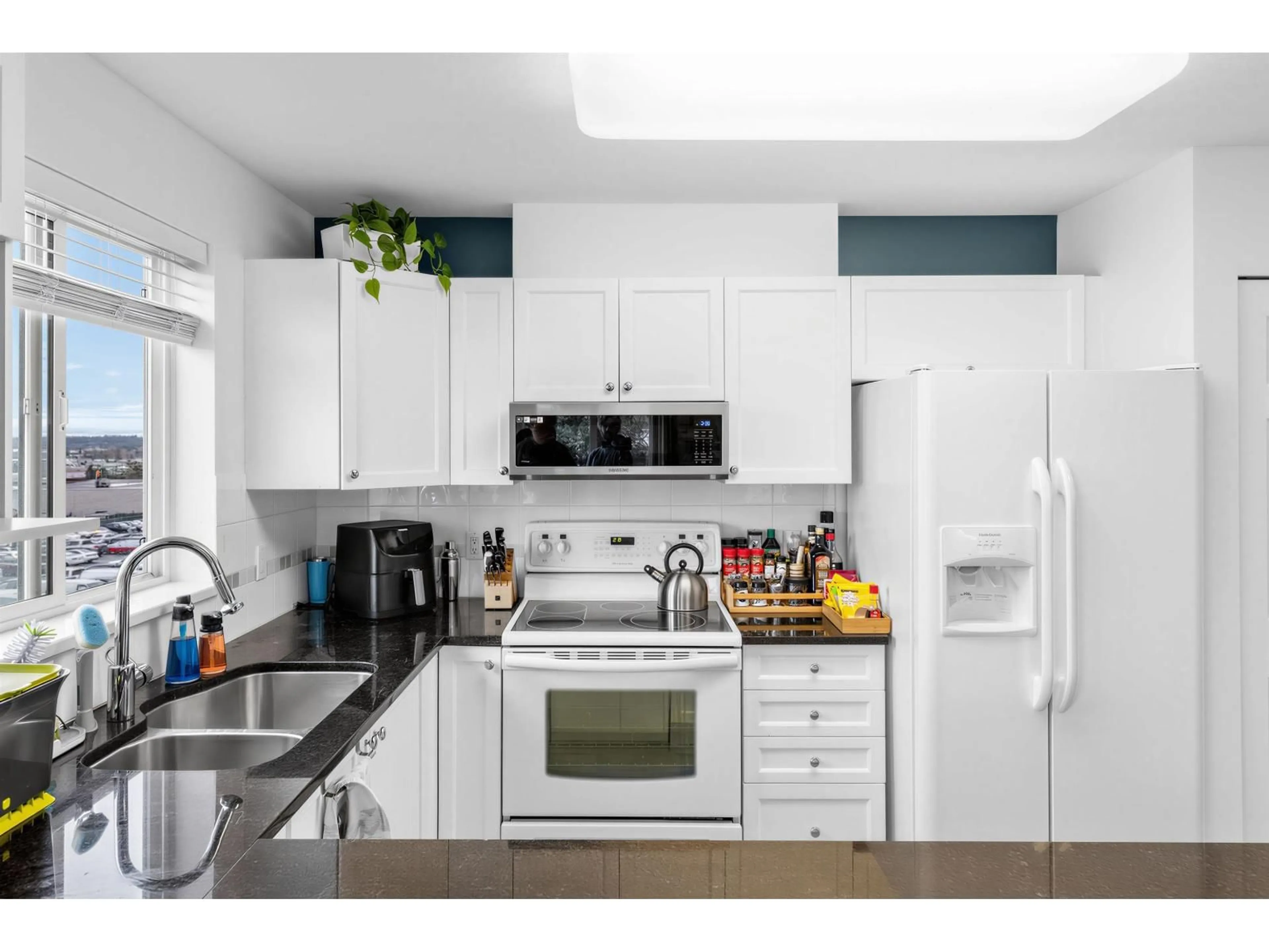 Standard kitchen, unknown for 305 - 6390 196 STREET, Langley British Columbia V2Y1J2