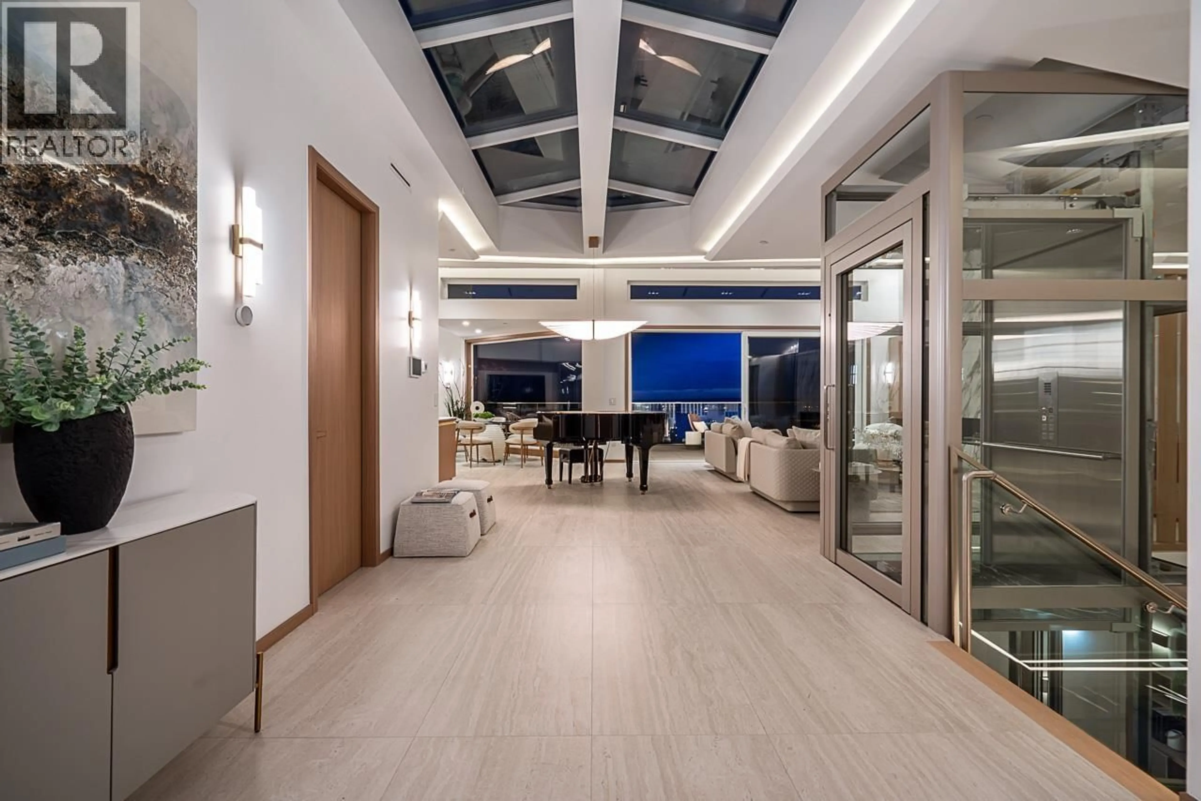 Indoor foyer for 2356 OTTAWA AVENUE, West Vancouver British Columbia V7V2S9