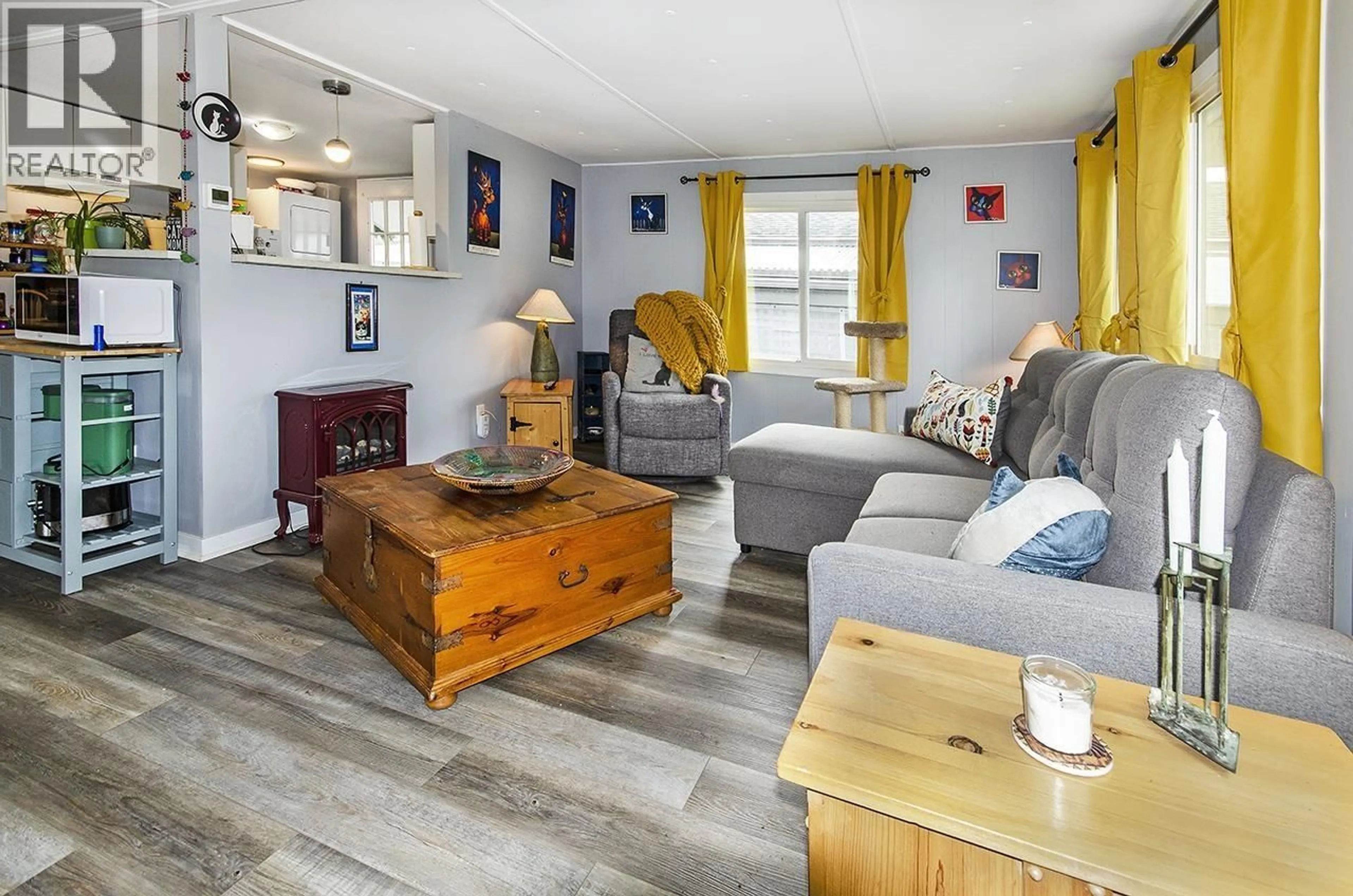 Living room with furniture, unknown for 286 TYEE DRIVE, West Vancouver British Columbia V7P1C7