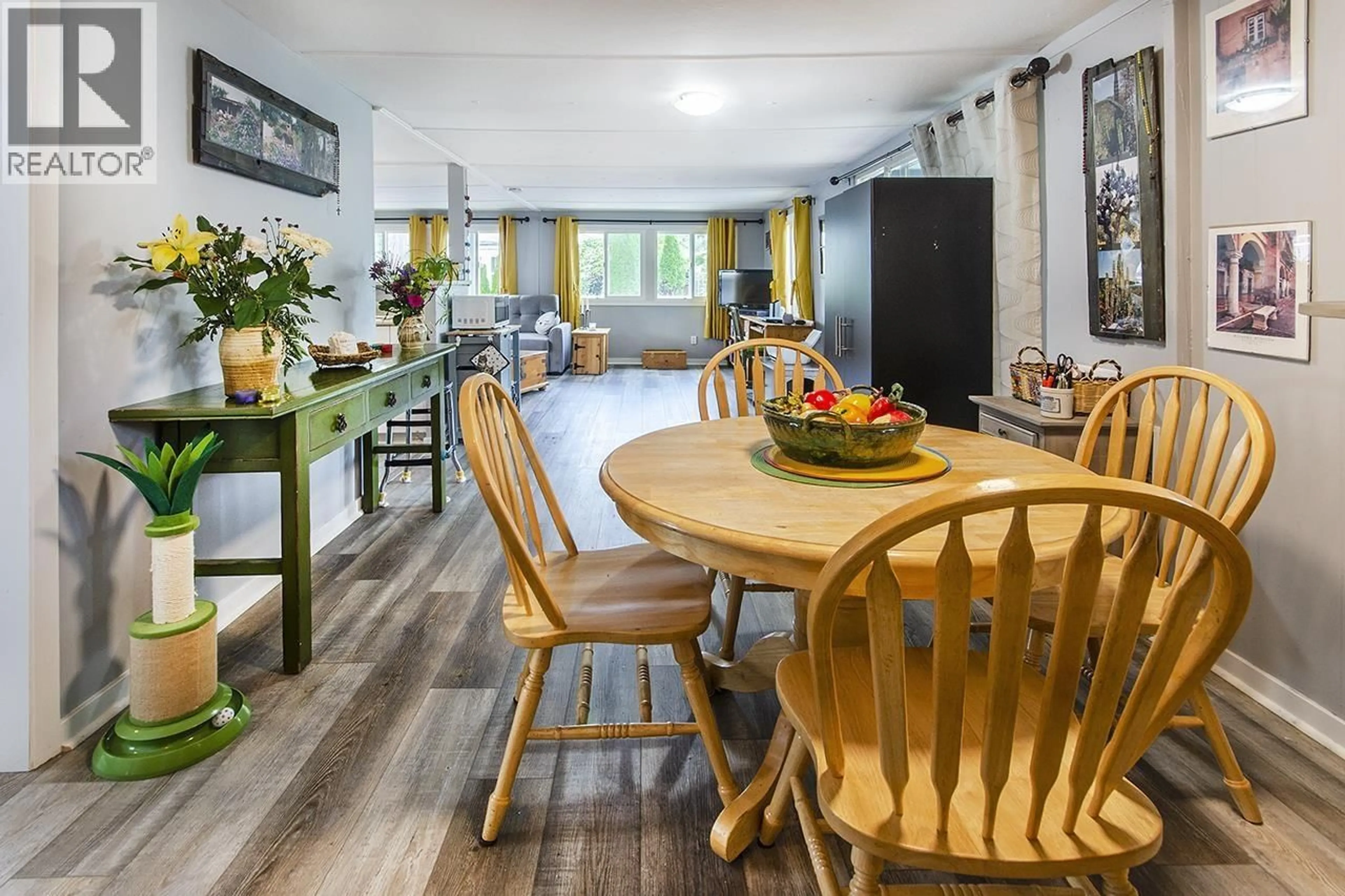 Dining room, wood/laminate floor for 286 TYEE DRIVE, West Vancouver British Columbia V7P1C7