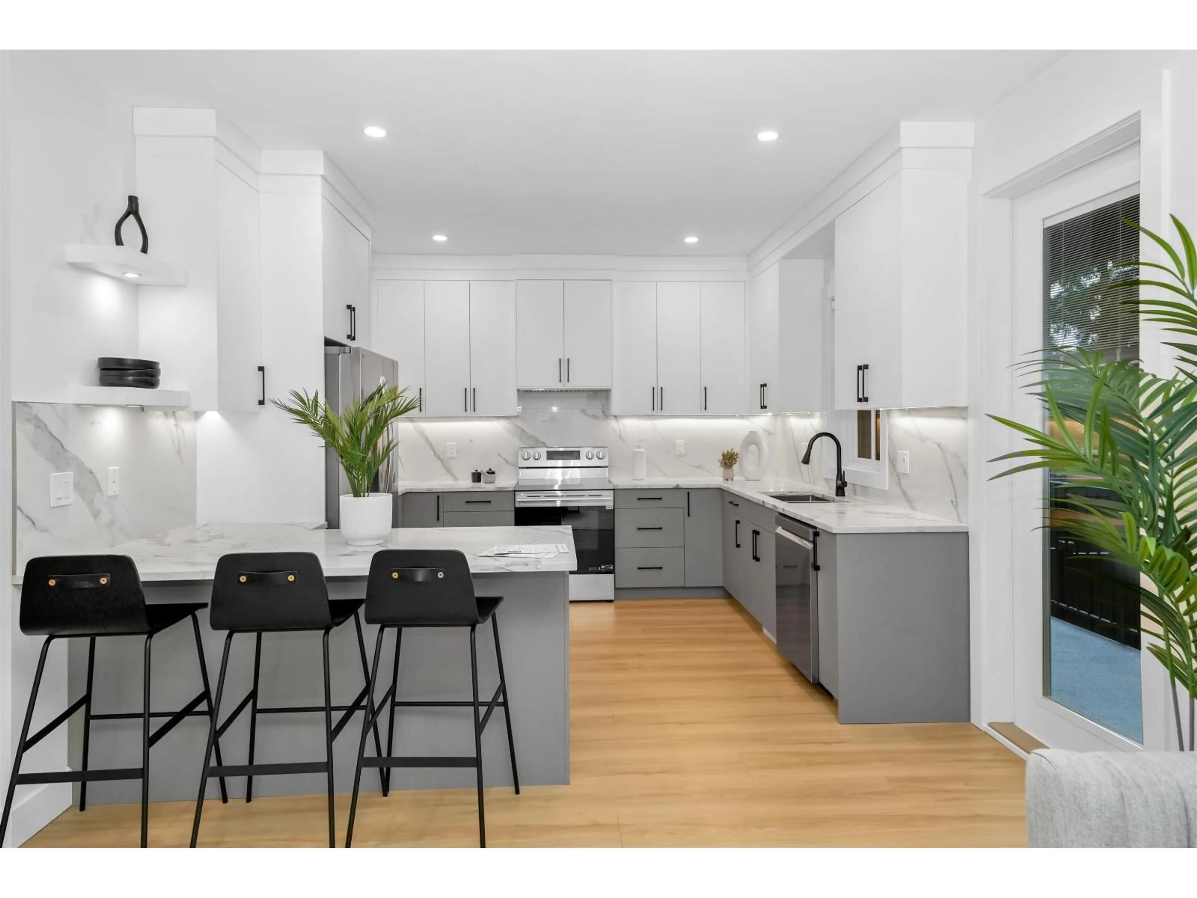 Contemporary kitchen, unknown for 8 - 2168 VINEWOOD STREET, Abbotsford British Columbia V2S3S4