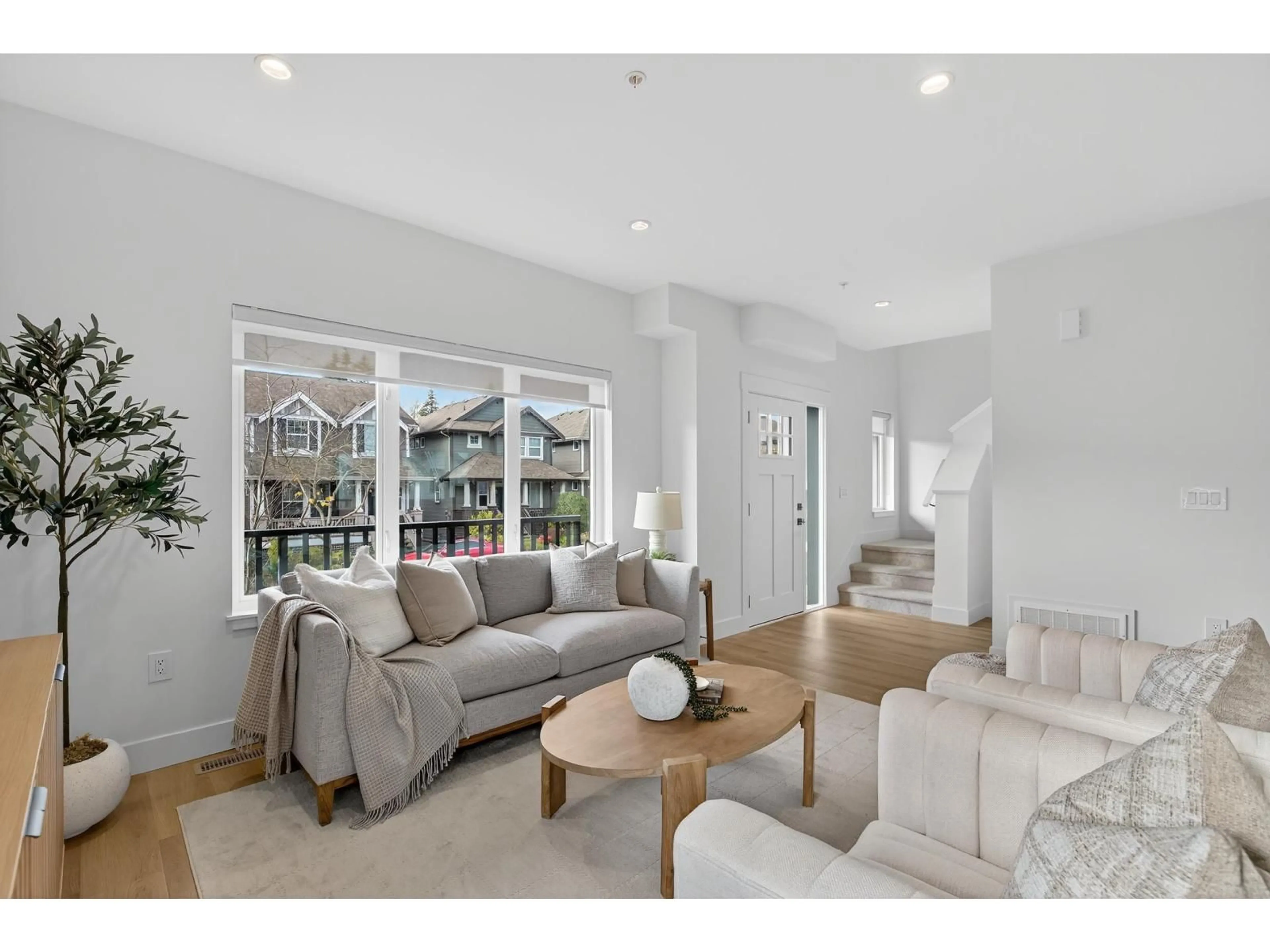 Living room with furniture, unknown for 10 - 6828 208A STREET, Langley British Columbia V2Y2R7