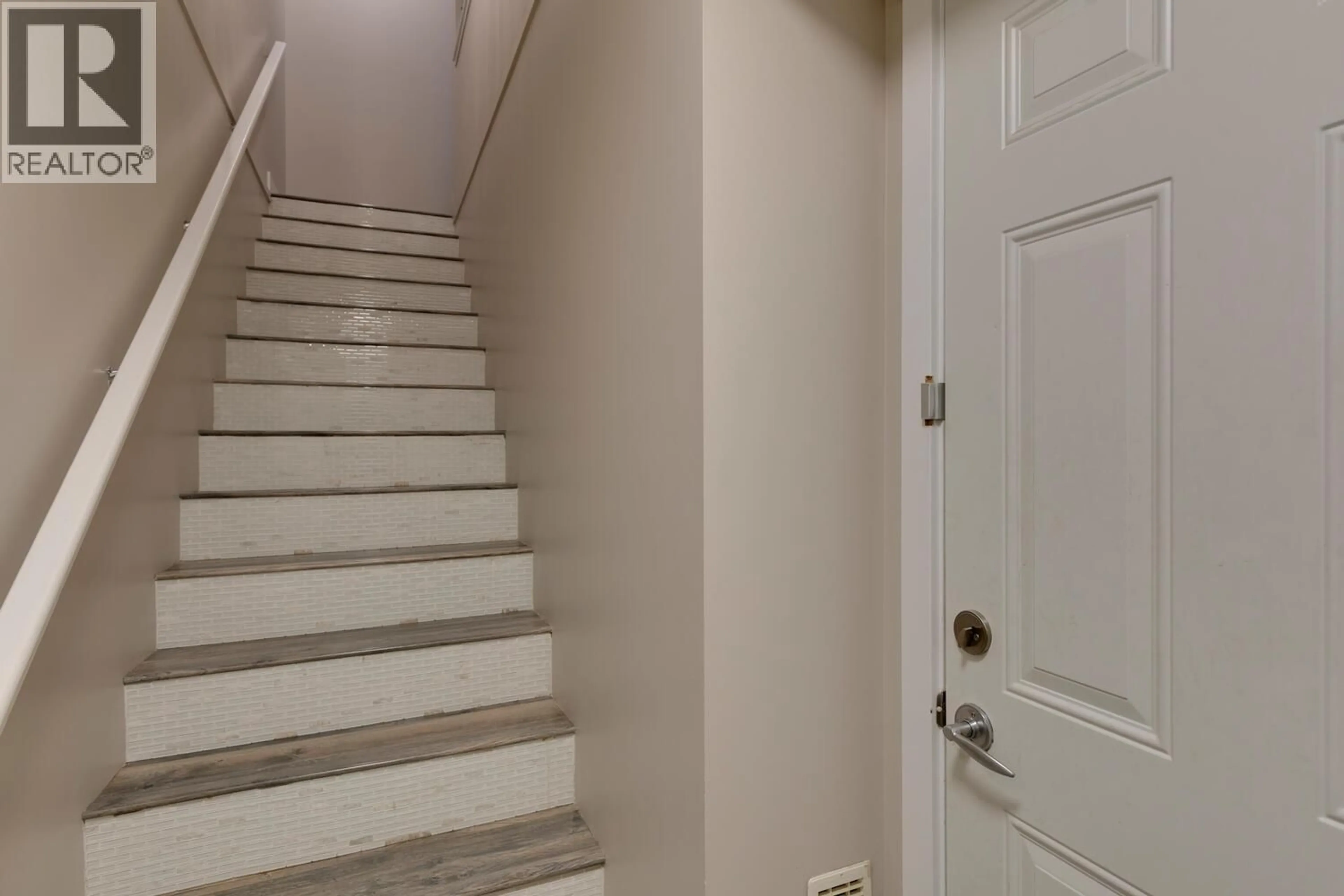 Stairs for 189 - 9133 GOVERNMENT STREET, Burnaby British Columbia V3N0B1