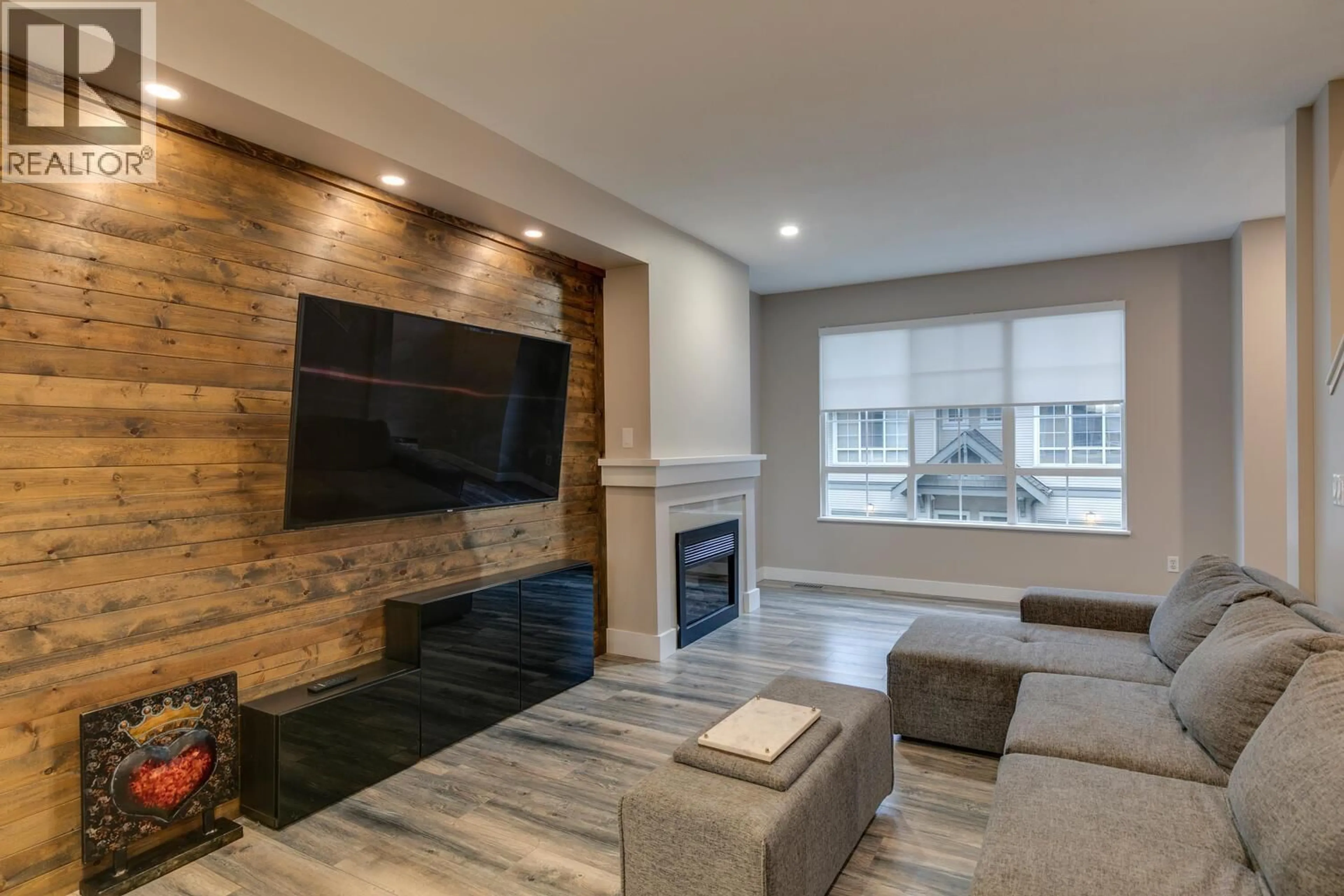 Living room with furniture, unknown for 189 - 9133 GOVERNMENT STREET, Burnaby British Columbia V3N0B1