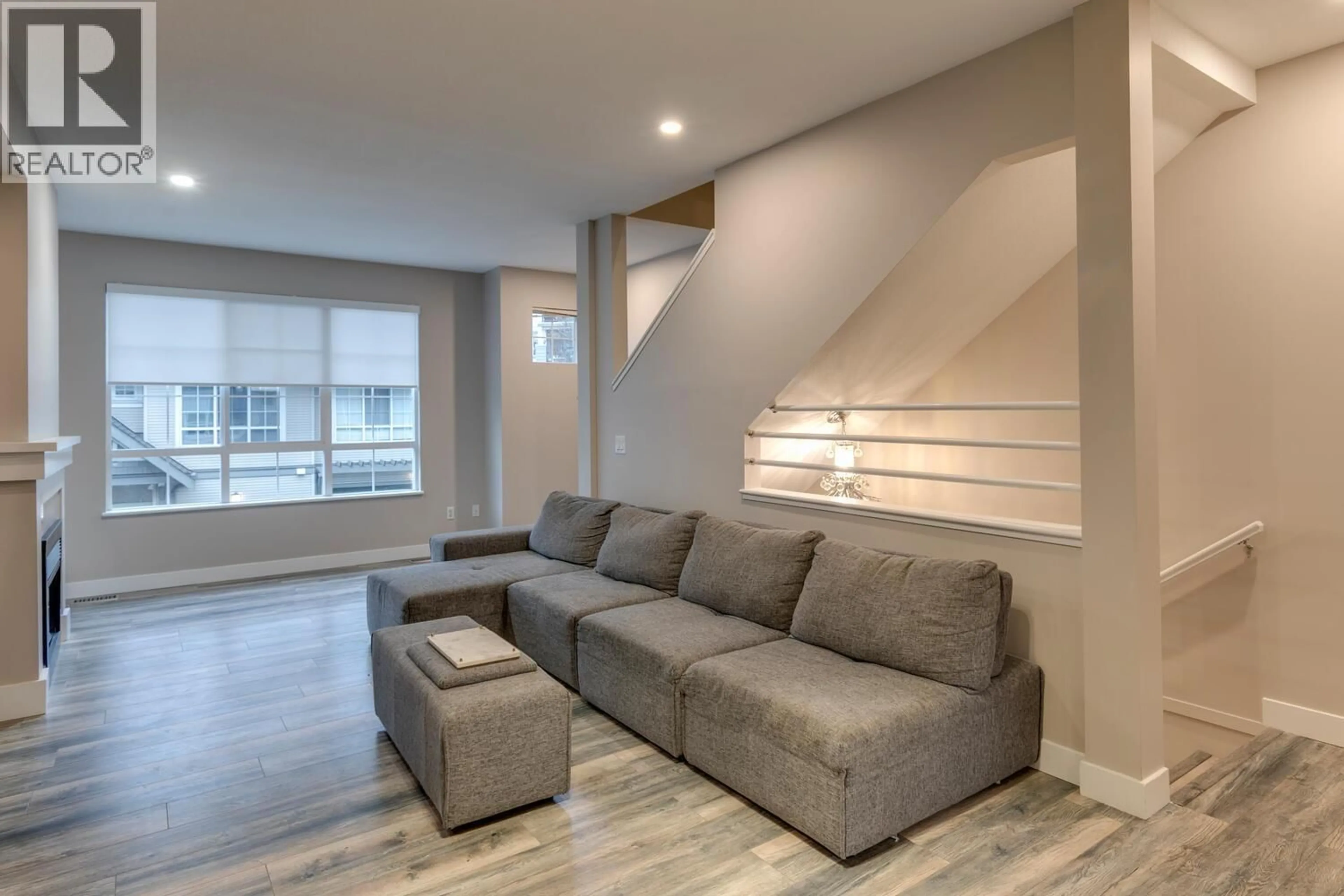 Living room with furniture, unknown for 189 - 9133 GOVERNMENT STREET, Burnaby British Columbia V3N0B1