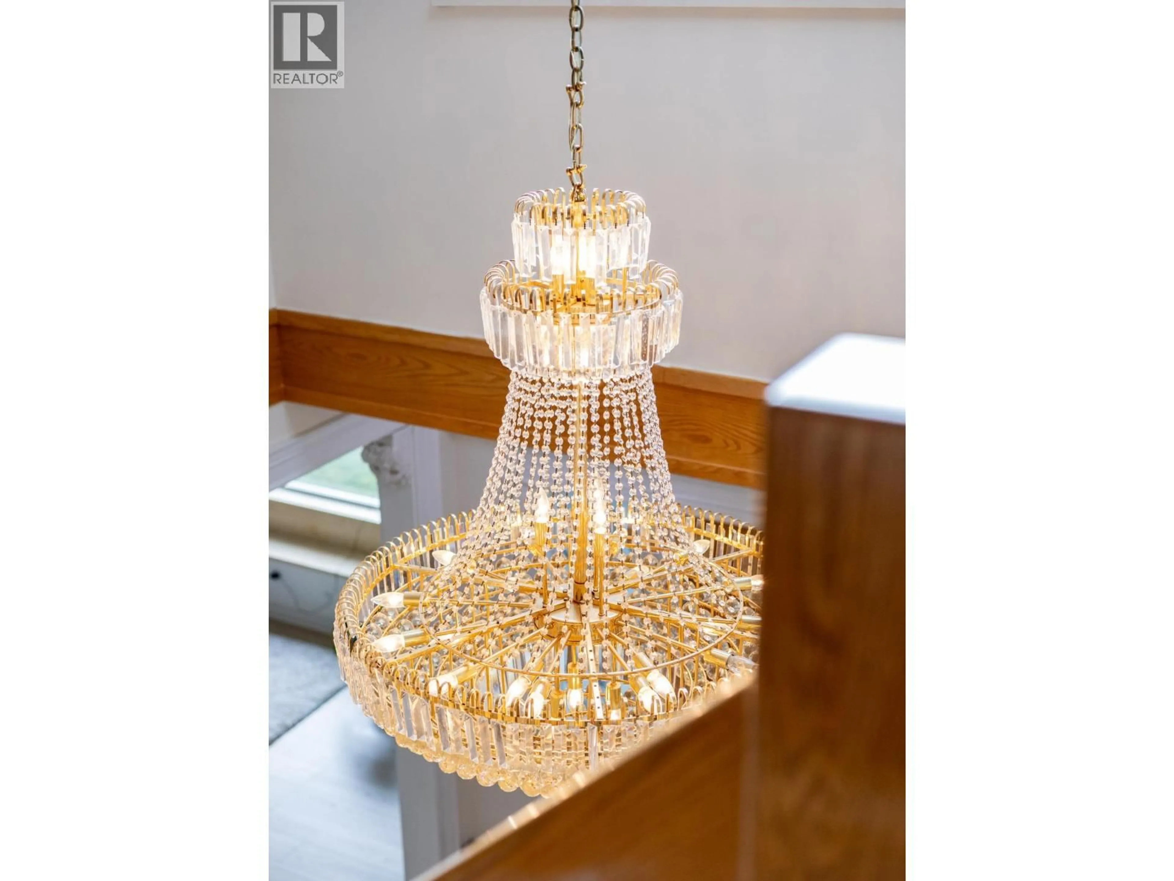 Indoor foyer for 1369 55TH AVENUE, Vancouver British Columbia V6P1R3