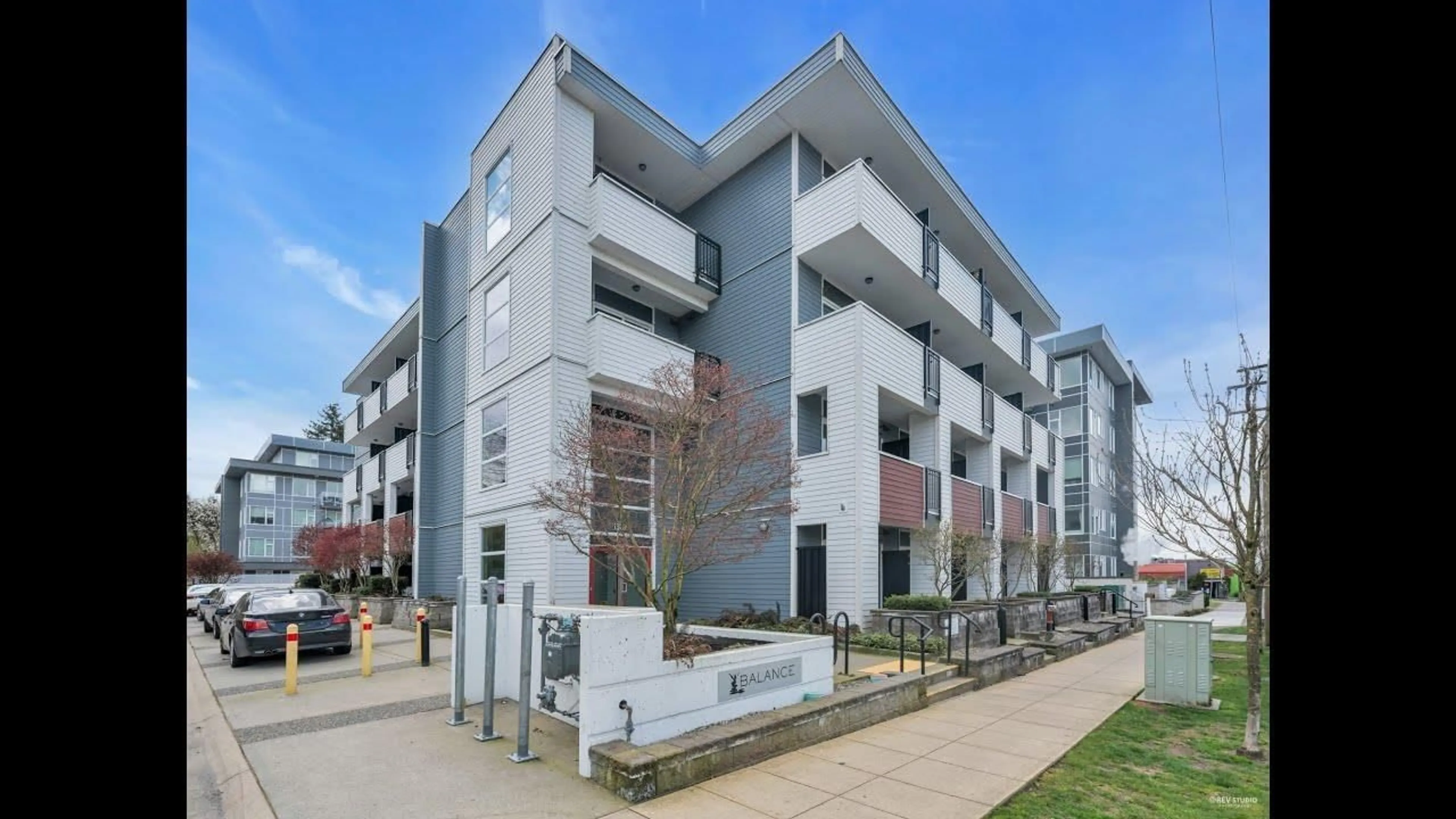 Patio, building for 304 - 13678 GROSVENOR ROAD, Surrey British Columbia V3R5E2