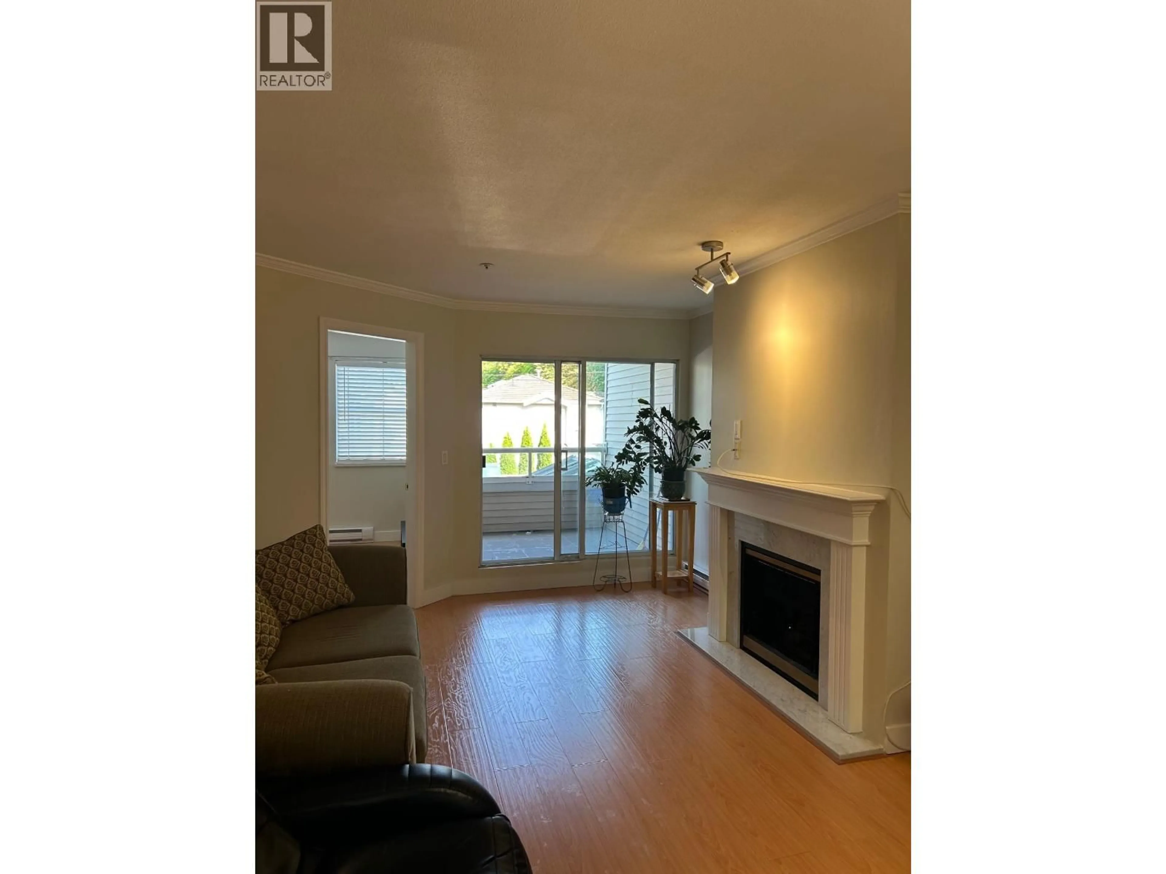 Living room with furniture, wood/laminate floor for 203 - 1958 47TH AVENUE, Vancouver British Columbia V5P3X5