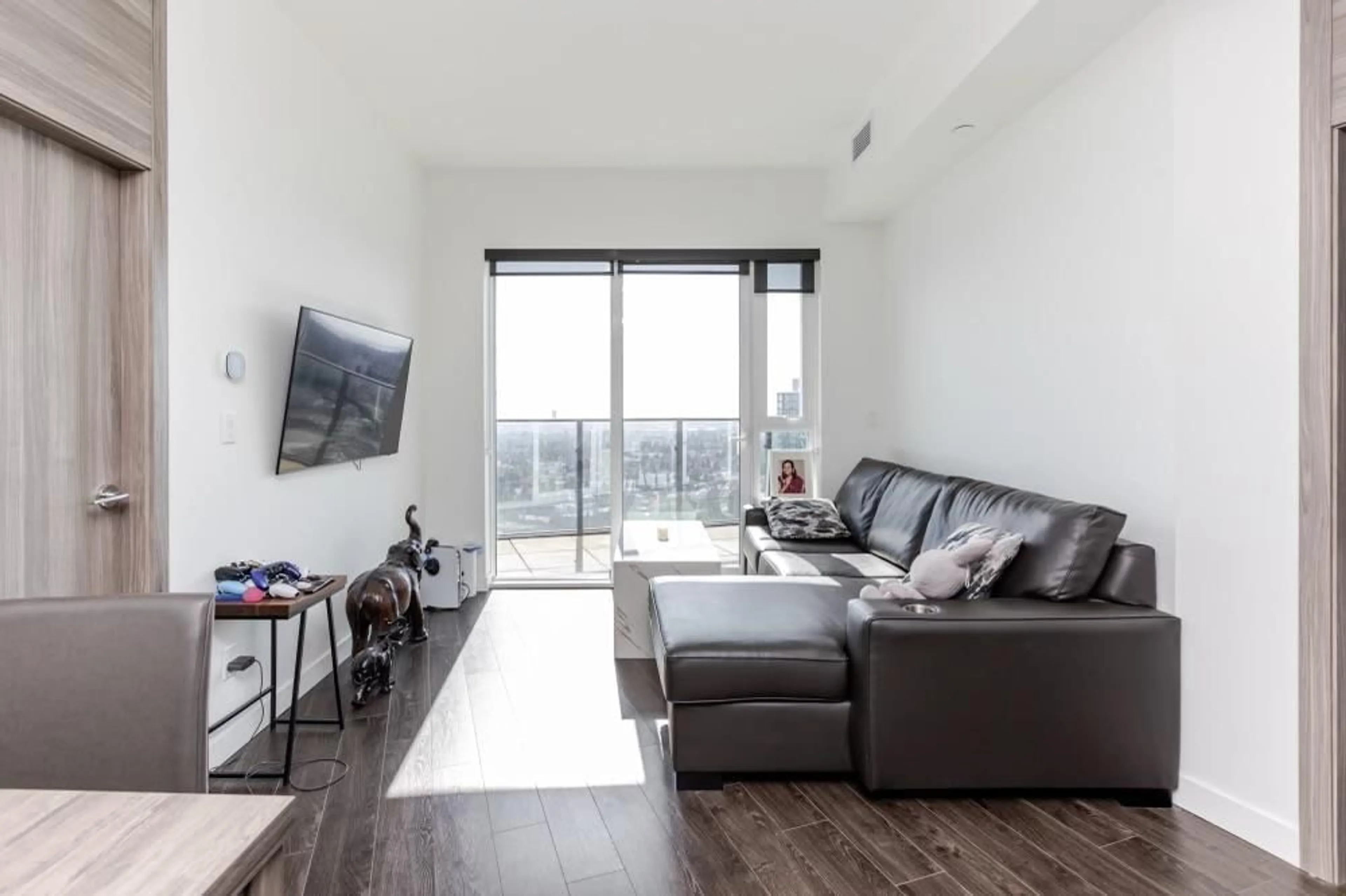 Living room with furniture, unknown for 4106 - 9887 WHALLEY BOULEVARD, Surrey British Columbia V3T0P4