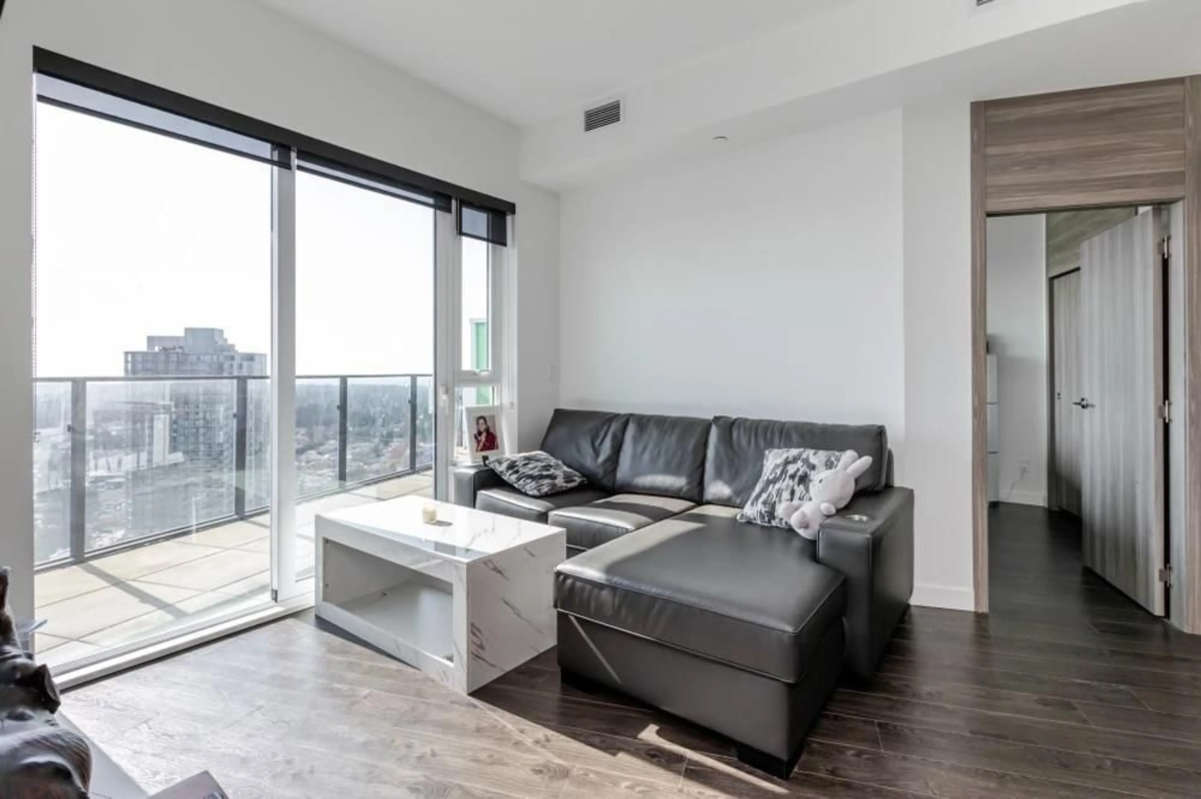 Living room with furniture, wood/laminate floor for 4106 - 9887 WHALLEY BOULEVARD, Surrey British Columbia V3T0P4