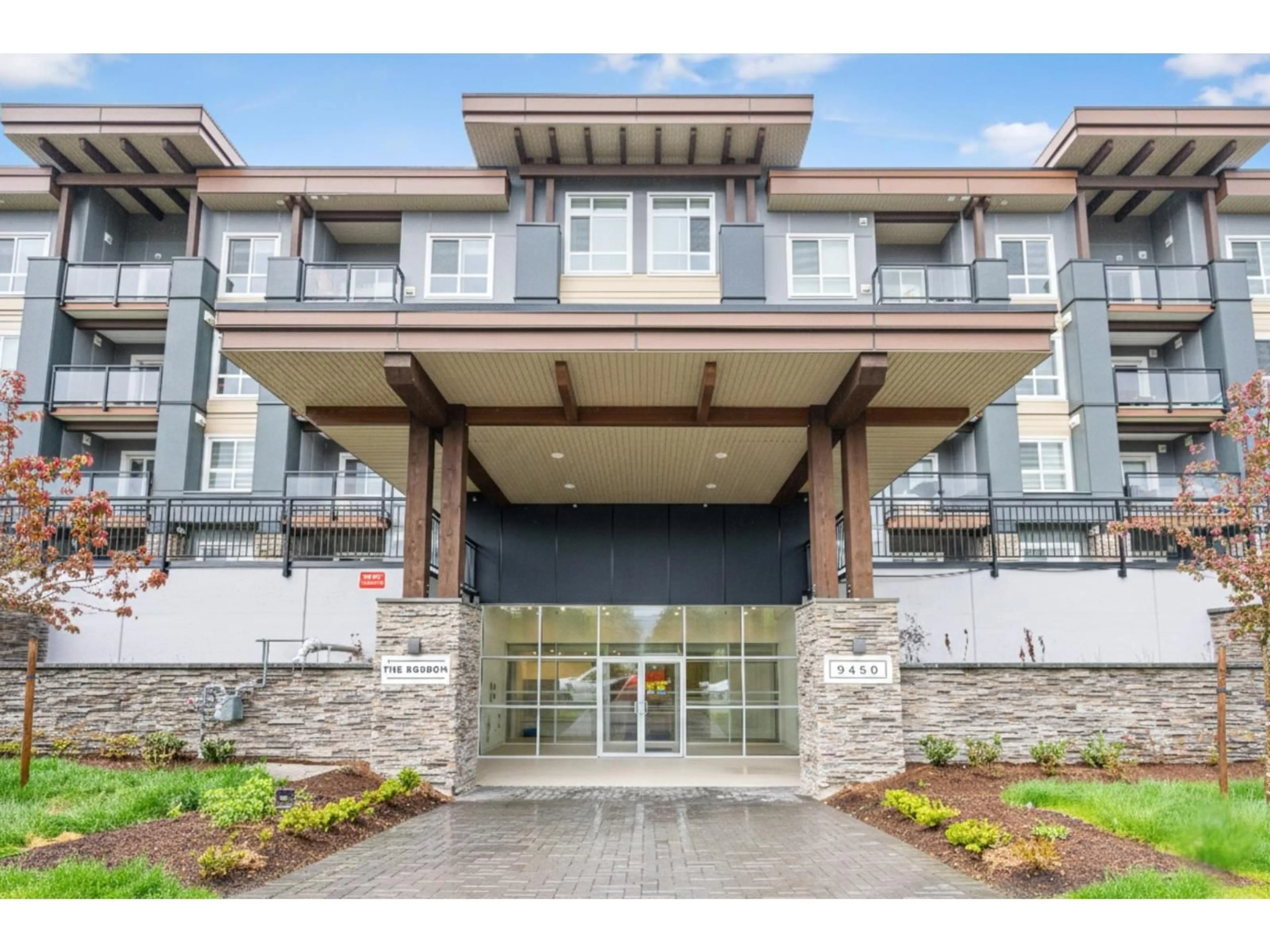 Indoor foyer for 312 - 9450 ROBSON STREET, Chilliwack British Columbia V2P0L7