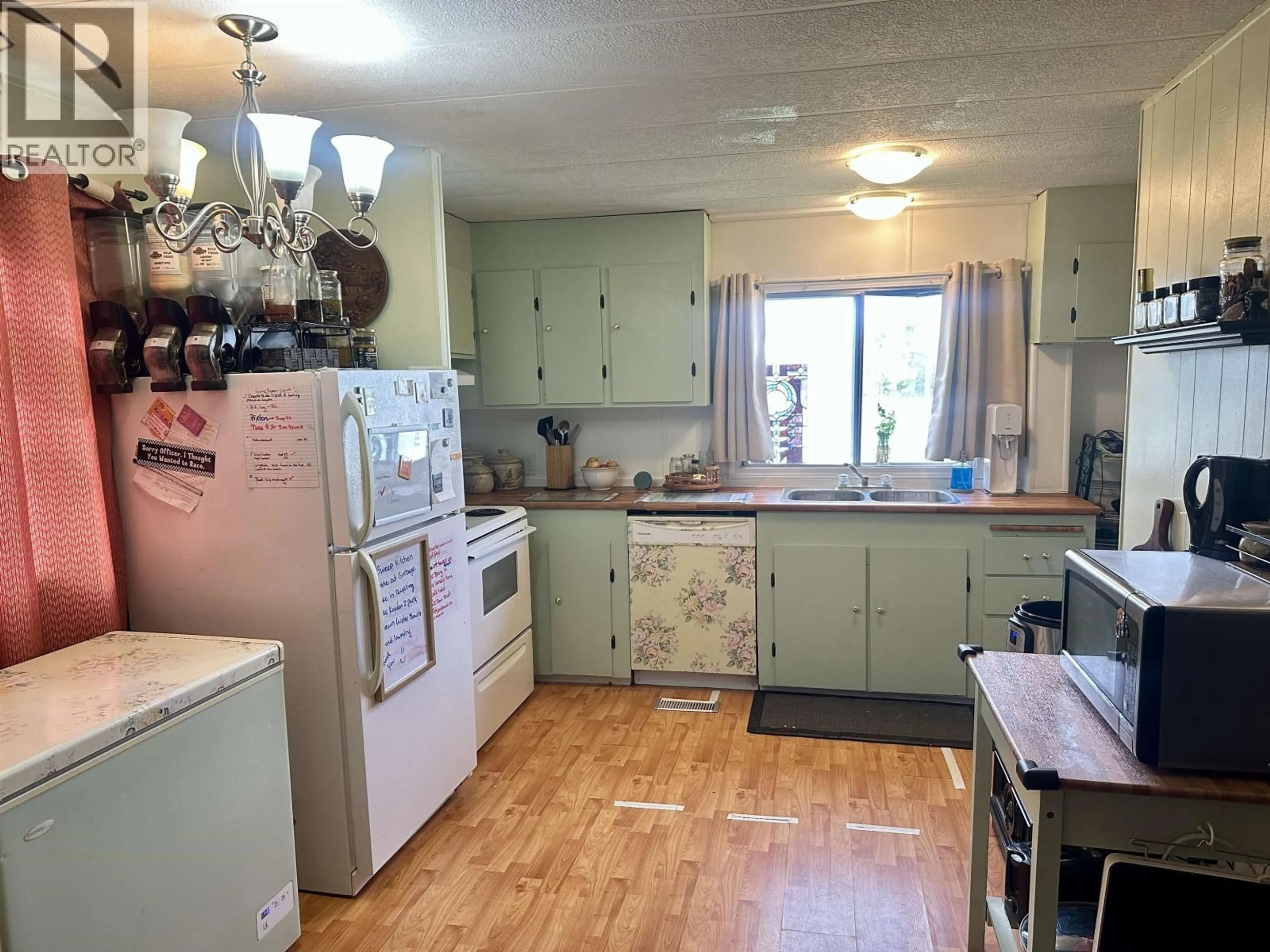 Standard kitchen, unknown for 1844 CRUISE DRIVE, Vanderhoof British Columbia V0J3A0