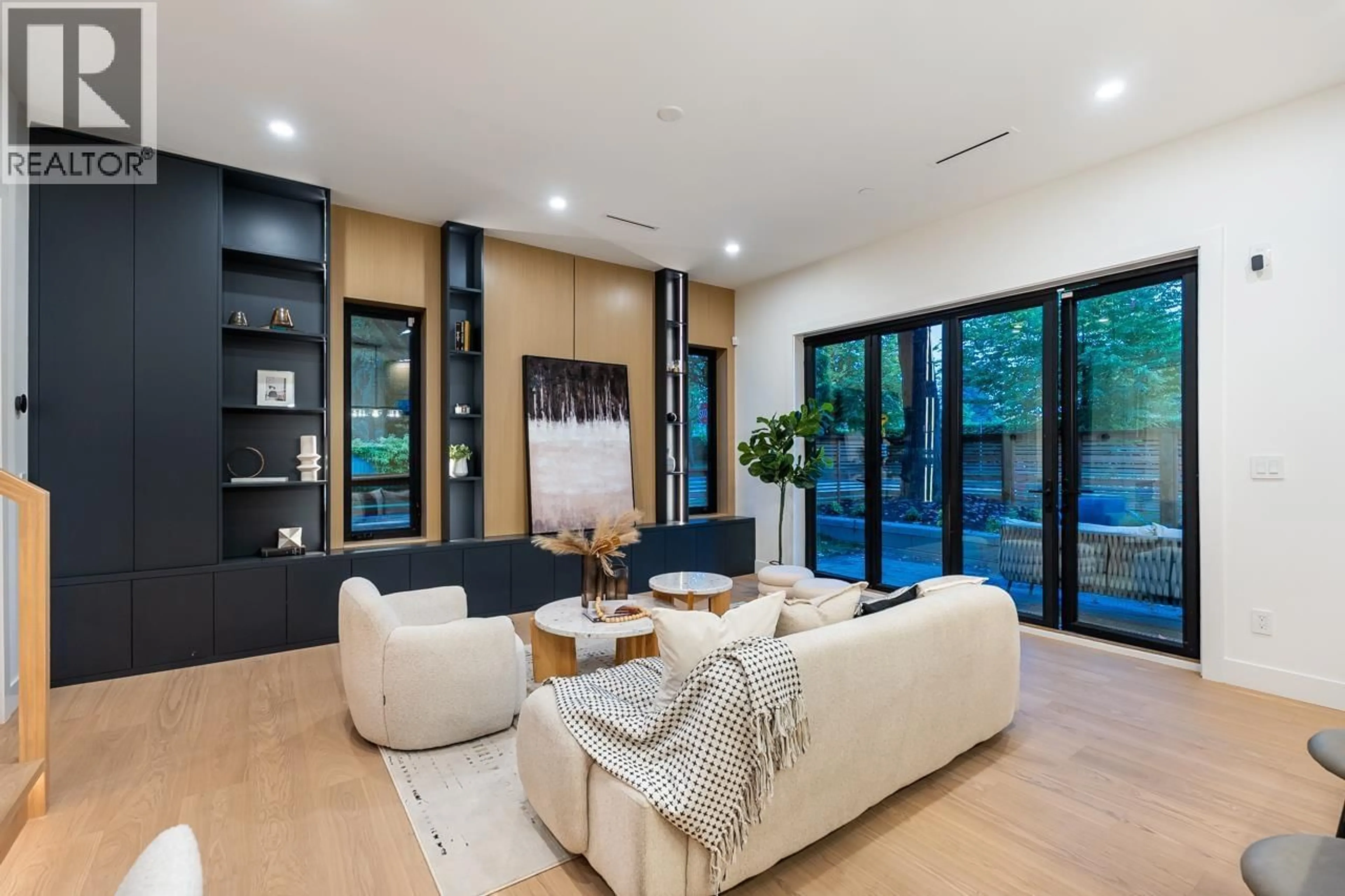 Living room with furniture, unknown for 487 31 AVENUE, Vancouver British Columbia V5V4A8