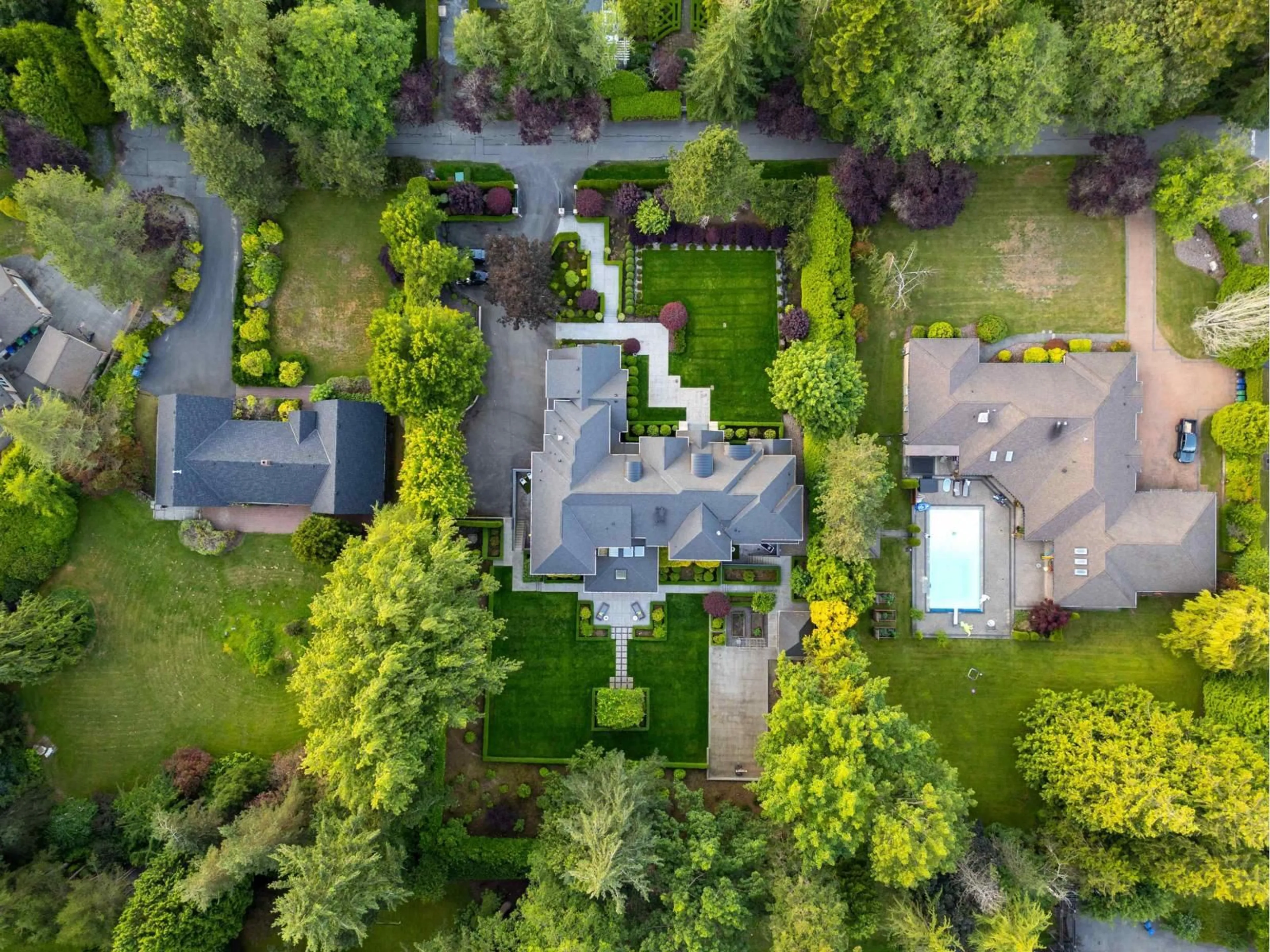 A pic from outside/outdoor area/front of a property/back of a property/a pic from drone, unknown for 13560 27 AVENUE, Surrey British Columbia V4P1Z4