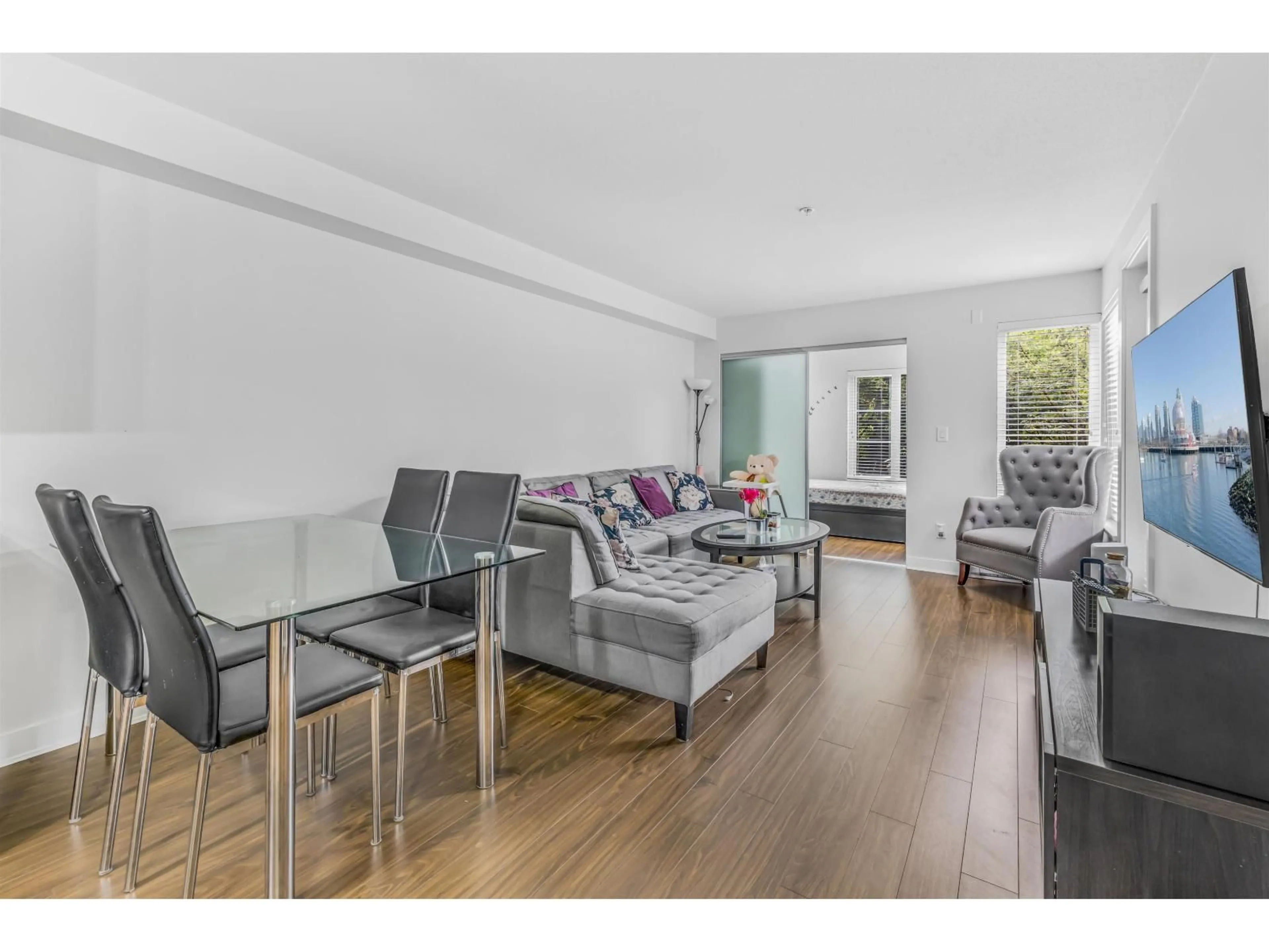 Living room with furniture, wood/laminate floor for 202 - 13740 75A AVENUE, Surrey British Columbia V3W0E8