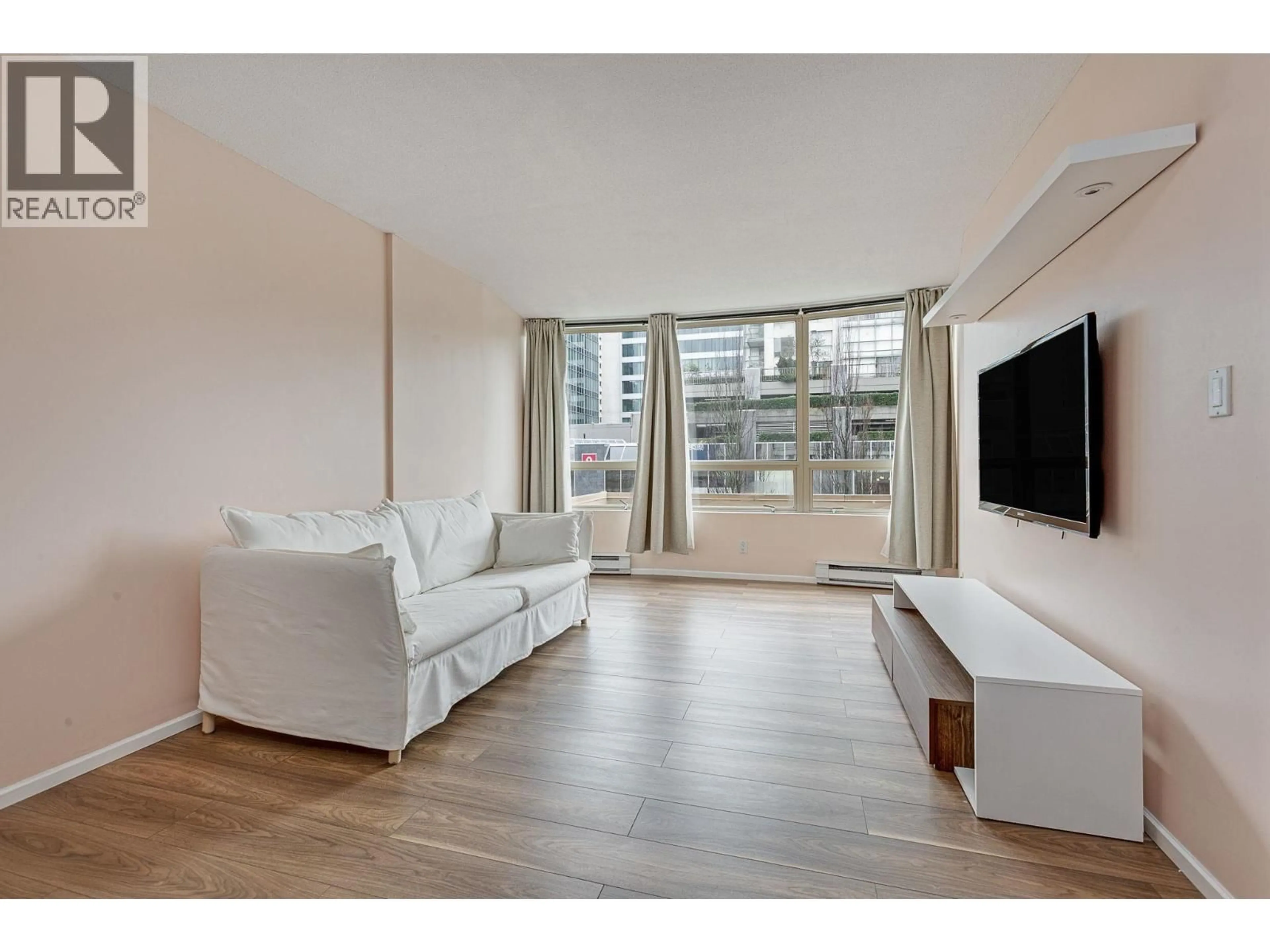 Living room with furniture, wood/laminate floor for 105 - 7995 WESTMINSTER HIGHWAY, Richmond British Columbia V6X3Y5