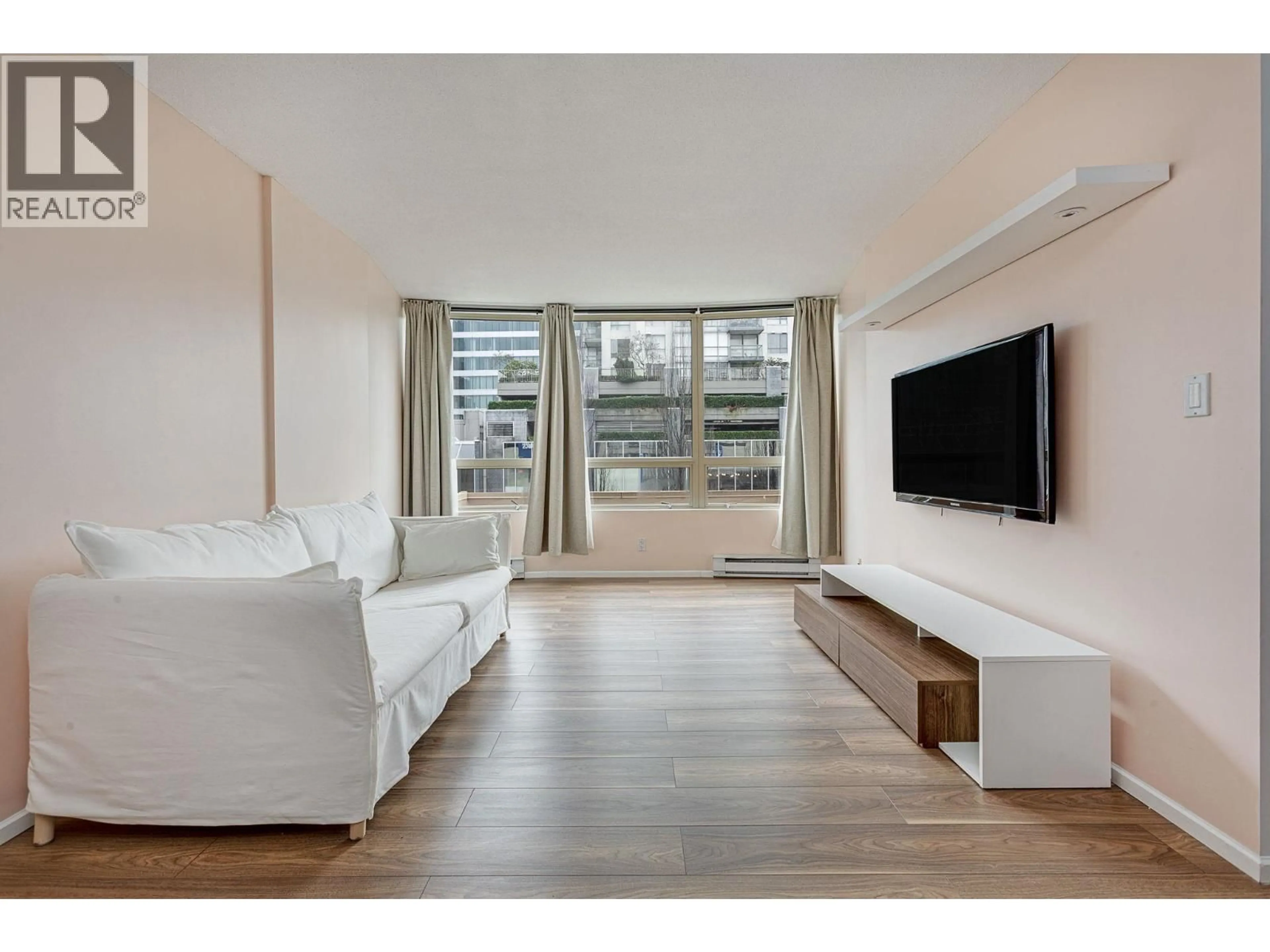 Living room with furniture, wood/laminate floor for 105 - 7995 WESTMINSTER HIGHWAY, Richmond British Columbia V6X3Y5