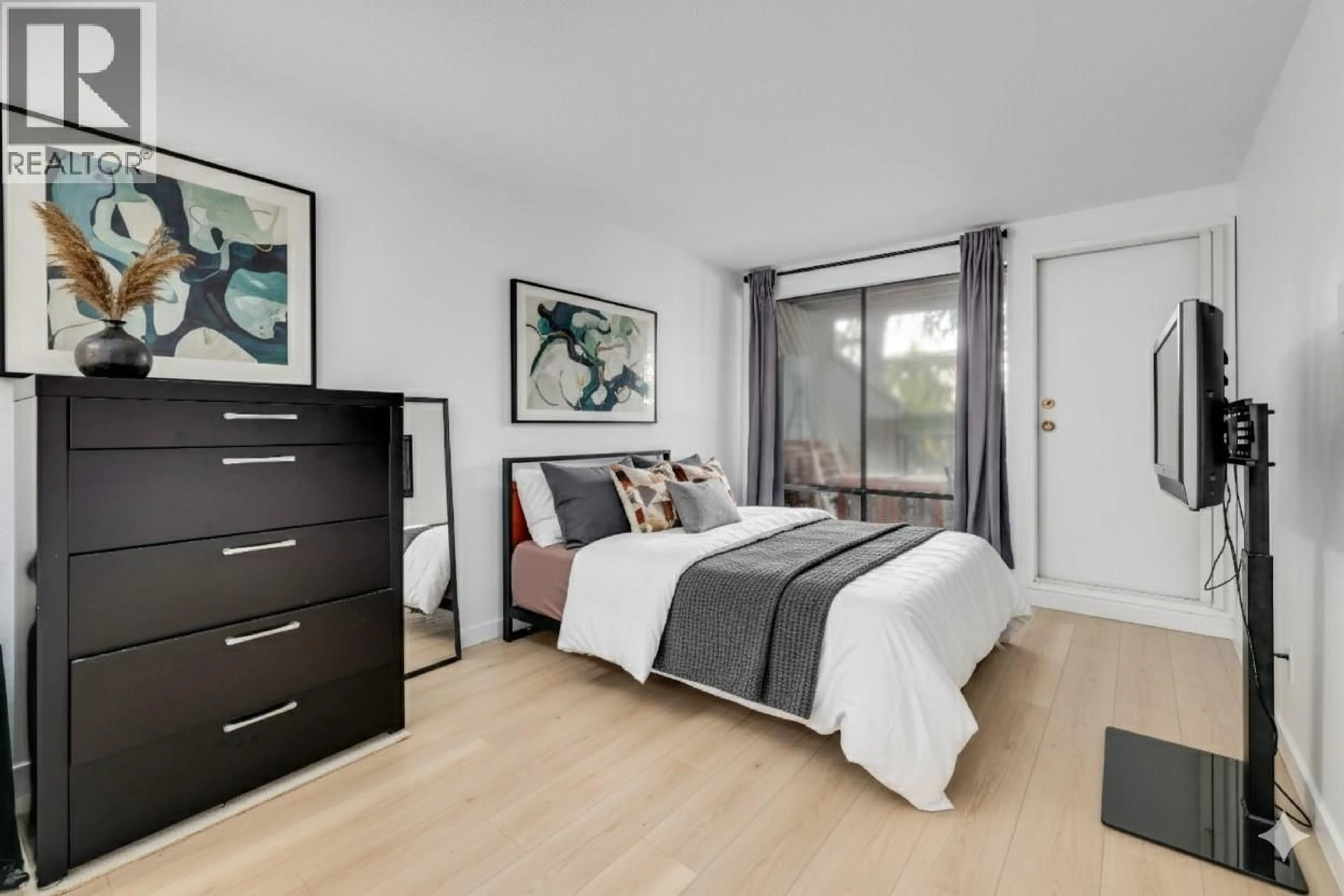 Bedroom with bed, wood/laminate floor for 106 - 9300 GLENACRES DRIVE, Richmond British Columbia V7A1Y8
