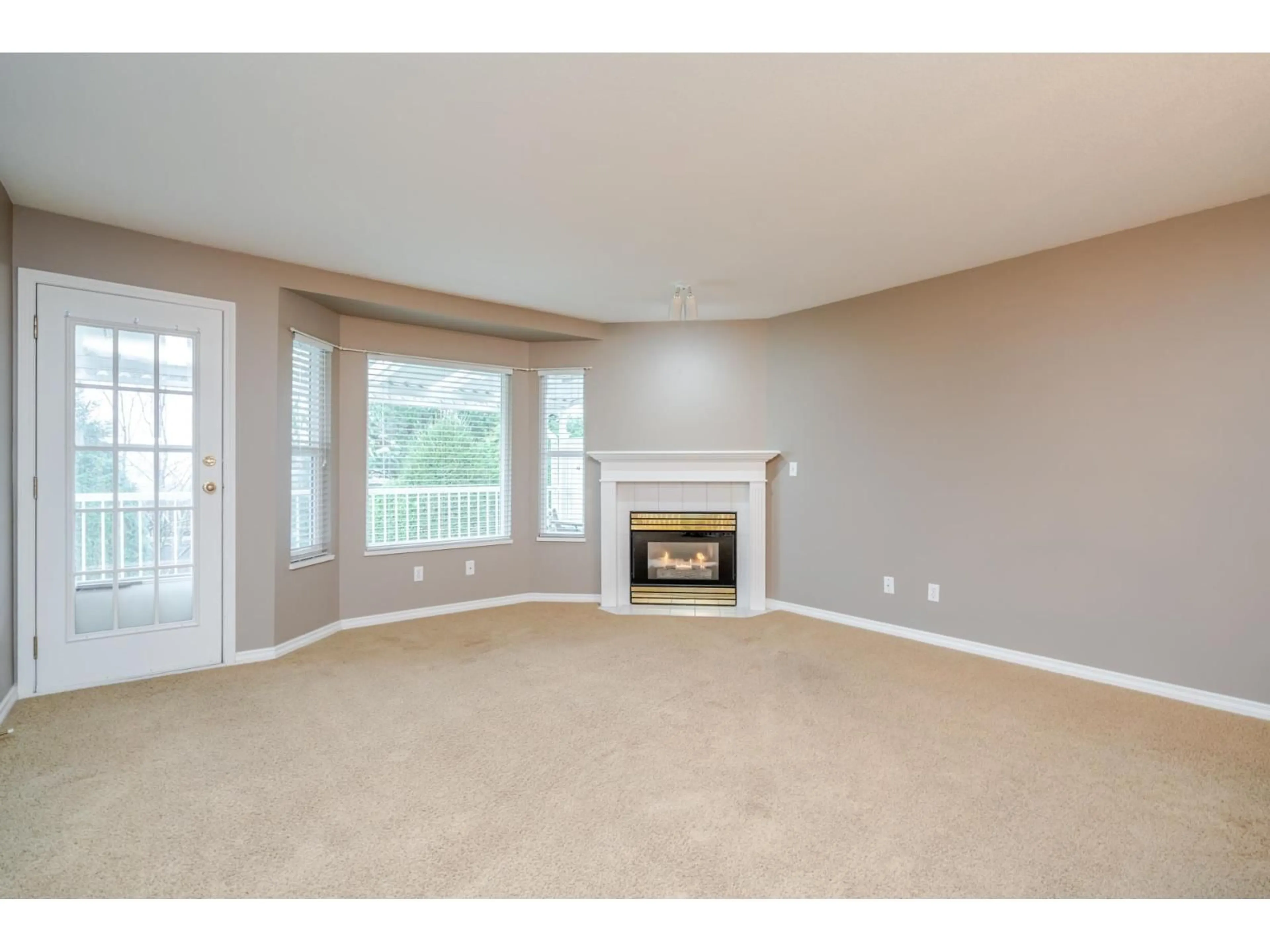 Living room with furniture, unknown for 80 - 1973 WINFIELD DRIVE, Abbotsford British Columbia V3G1K6