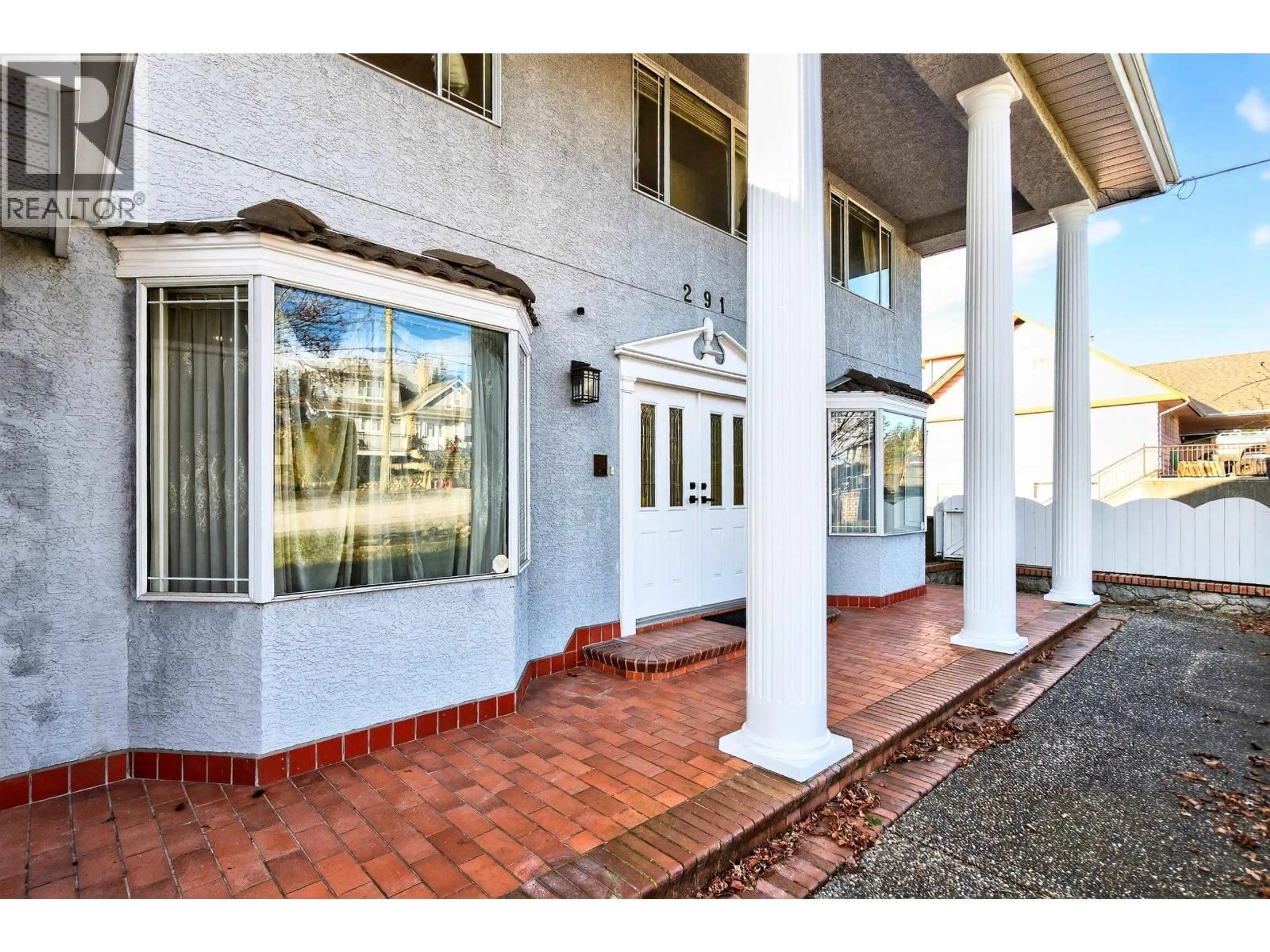 Indoor foyer for 291 SPRINGER AVENUE, Burnaby British Columbia V5B1H5