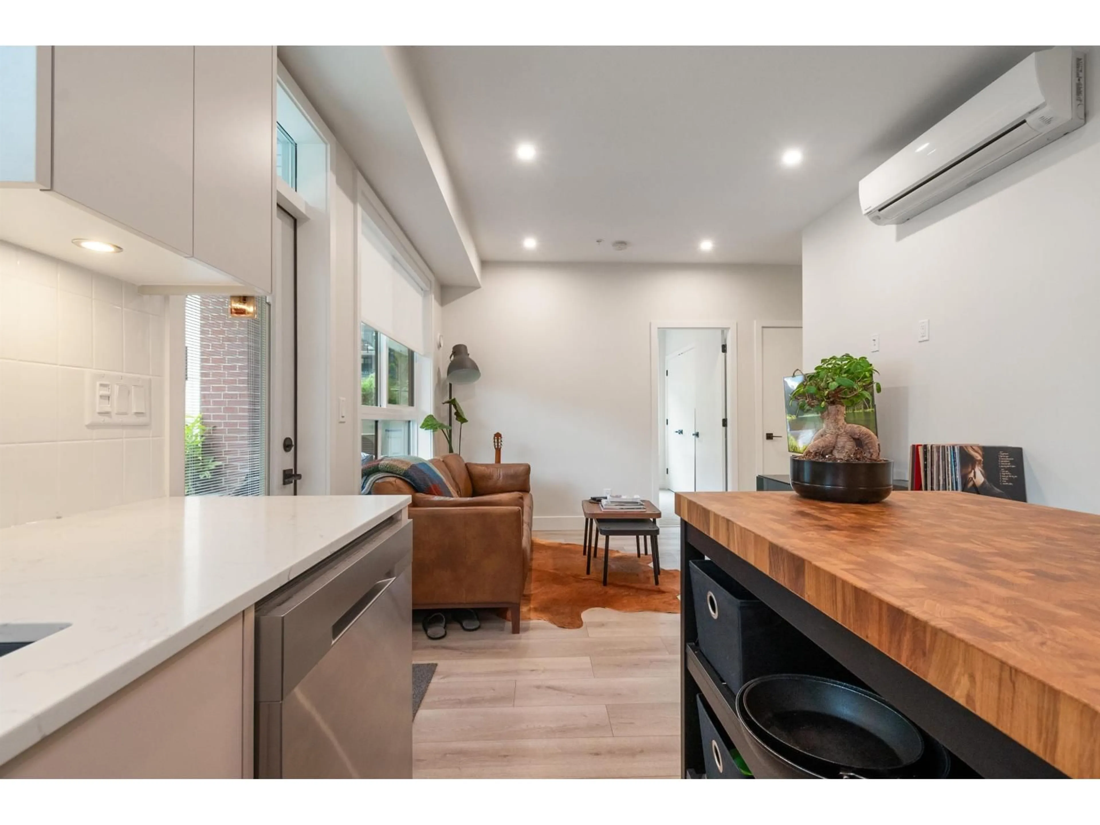 Open concept kitchen, unknown for 103 - 45511 CAMPUS DRIVE, Chilliwack British Columbia V2R6K8