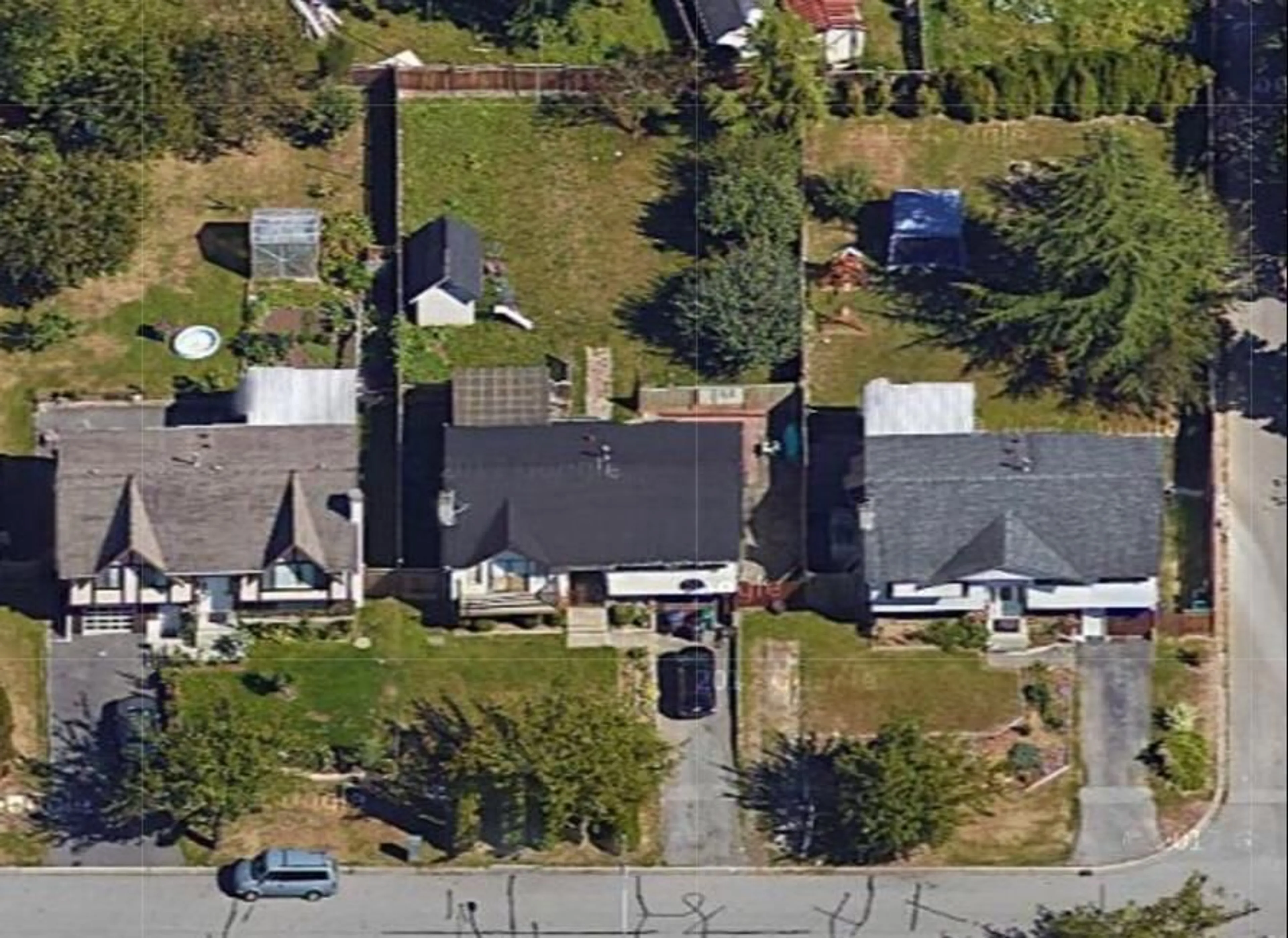 A pic from outside/outdoor area/front of a property/back of a property/a pic from drone, street for 8842 LAUDER DRIVE, Surrey British Columbia V3V6L2