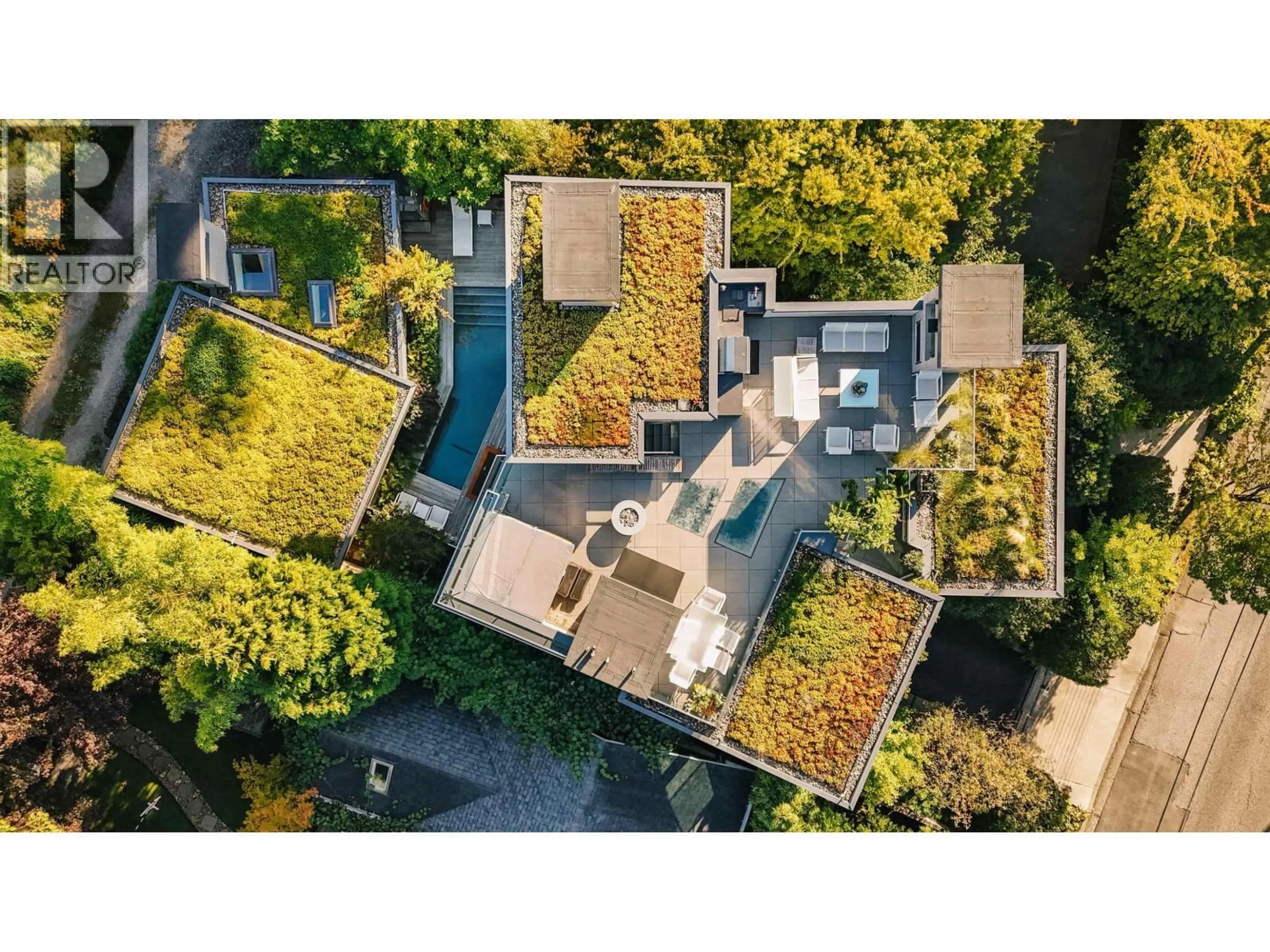 A pic from outside/outdoor area/front of a property/back of a property/a pic from drone, unknown for 5038 ARBUTUS STREET, Vancouver British Columbia V6M3W2