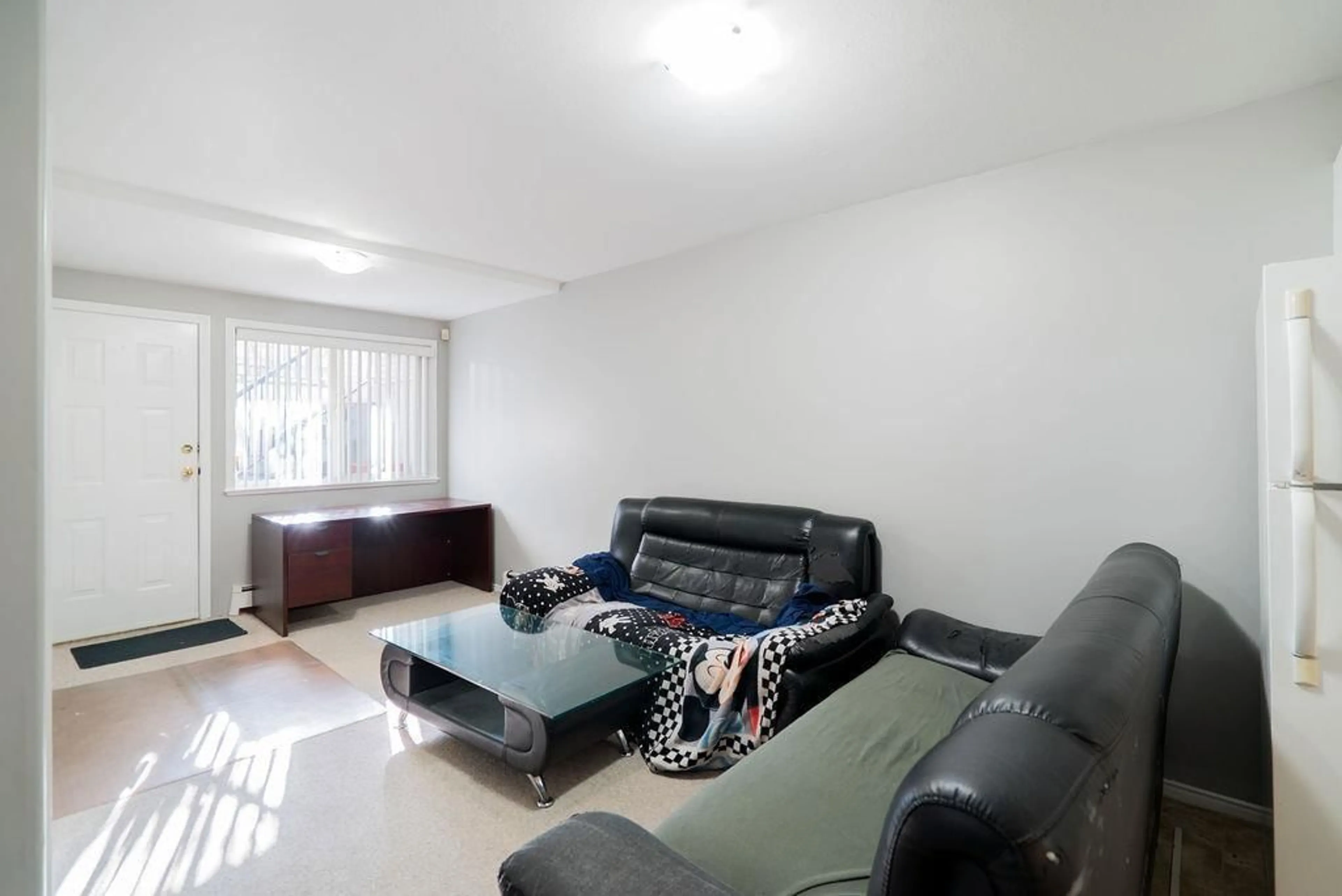 Living room with furniture, unknown for 12560 64 AVENUE, Surrey British Columbia V3W1W9