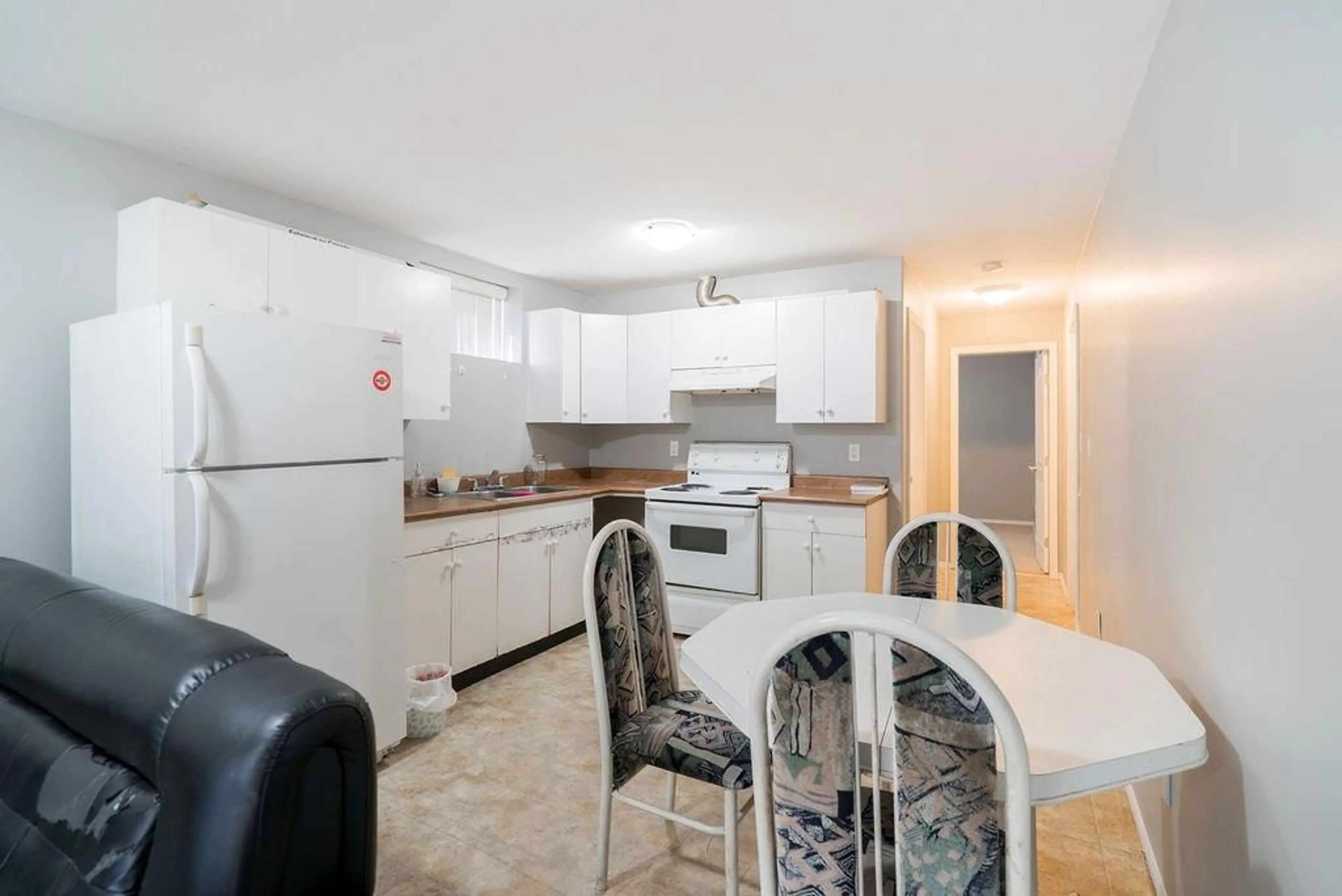 Standard kitchen, unknown for 12560 64 AVENUE, Surrey British Columbia V3W1W9