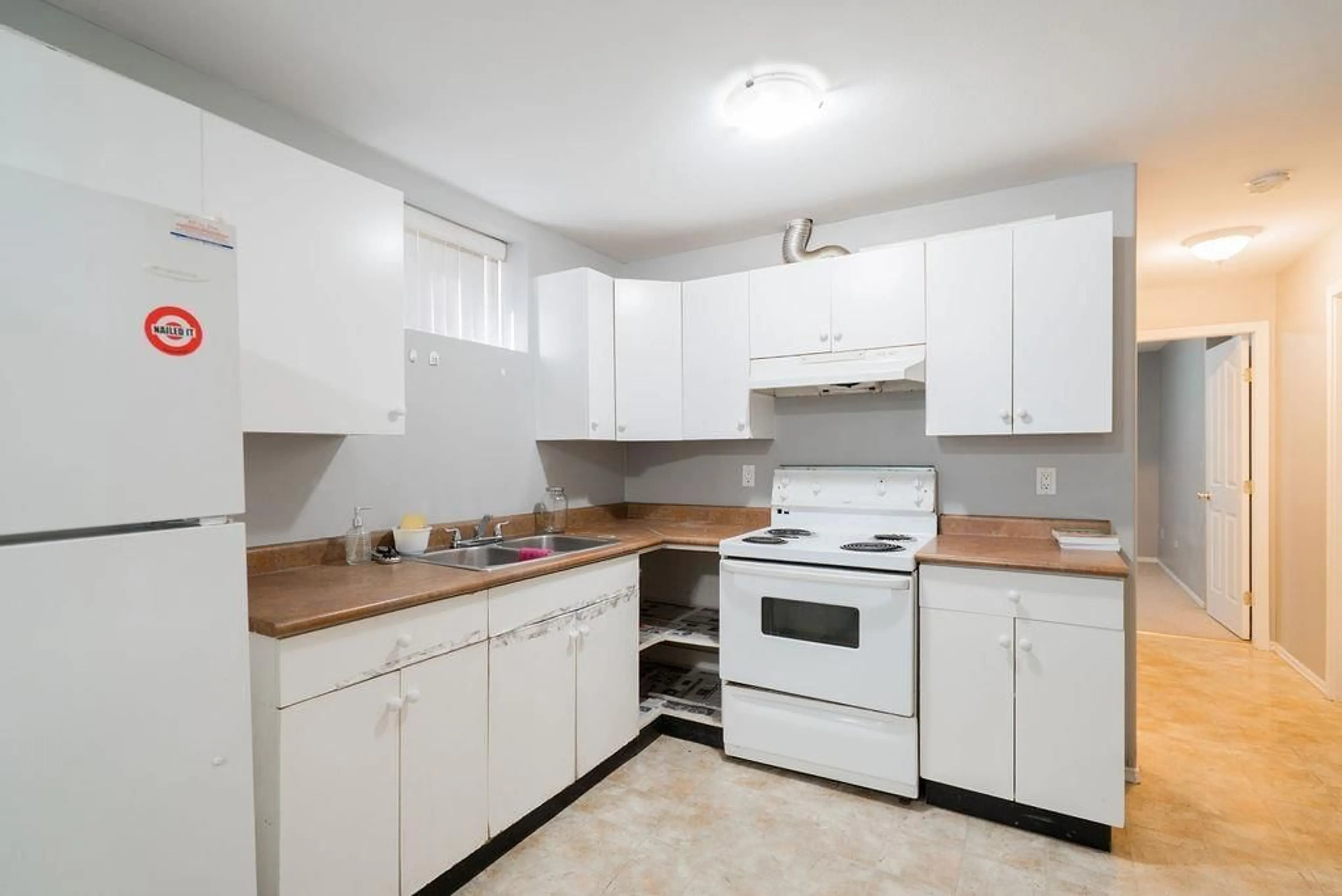 Standard kitchen, unknown for 12560 64 AVENUE, Surrey British Columbia V3W1W9