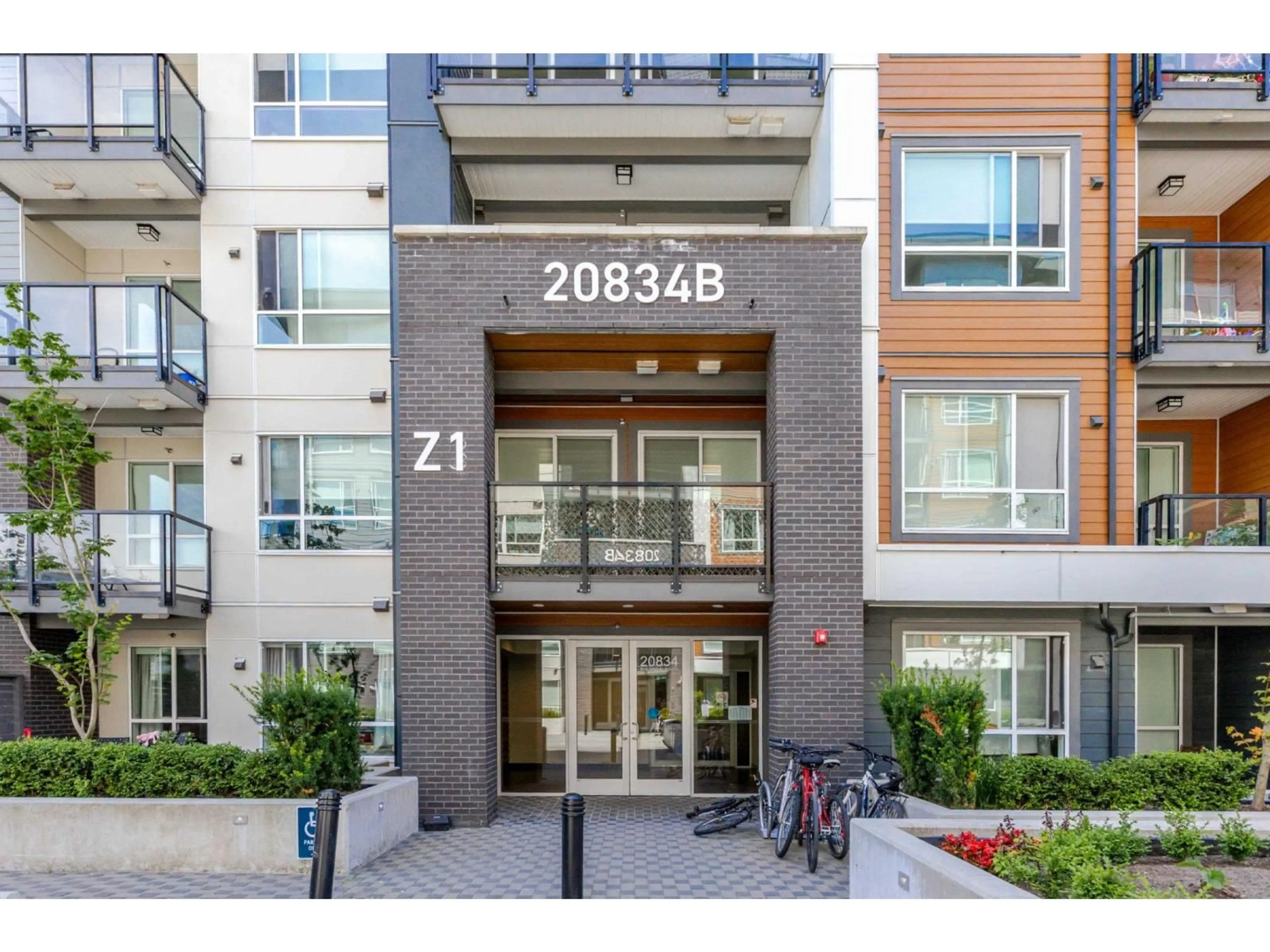 Indoor foyer for B306 - 20834 80 AVENUE, Langley British Columbia V2Y3M4